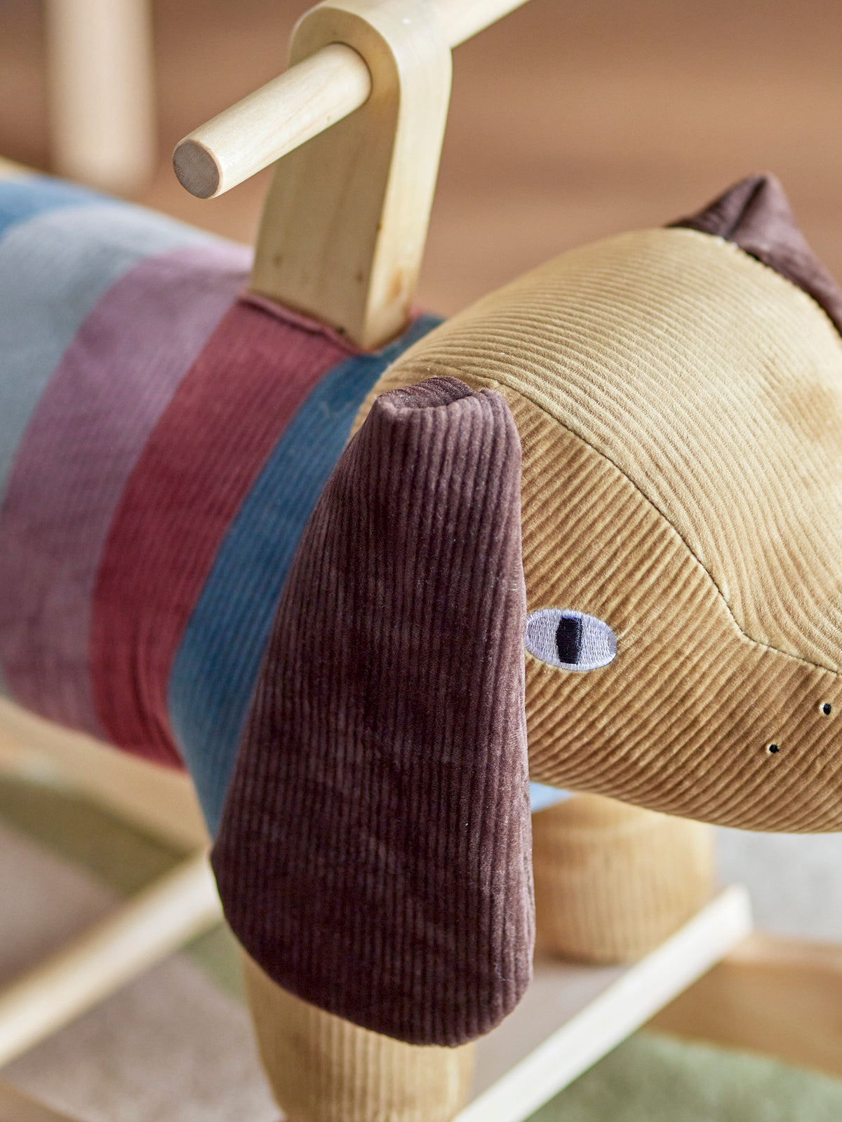 Charlie Rocking Toy, Dog, Braun, Polyester in Brown präsentiert im Onlineshop von KAQTU Design AG. Objekte Kids ist von Bloomingville Mini