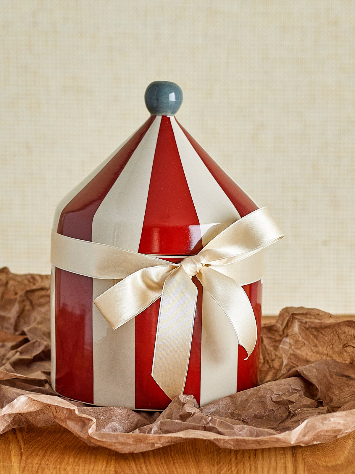 Cimmi Aufbewahrungsbox mit Deckel, Rot, Steingut in Red präsentiert im Onlineshop von KAQTU Design AG. Aufbewahrungsboxen ist von Bloomingville Mini