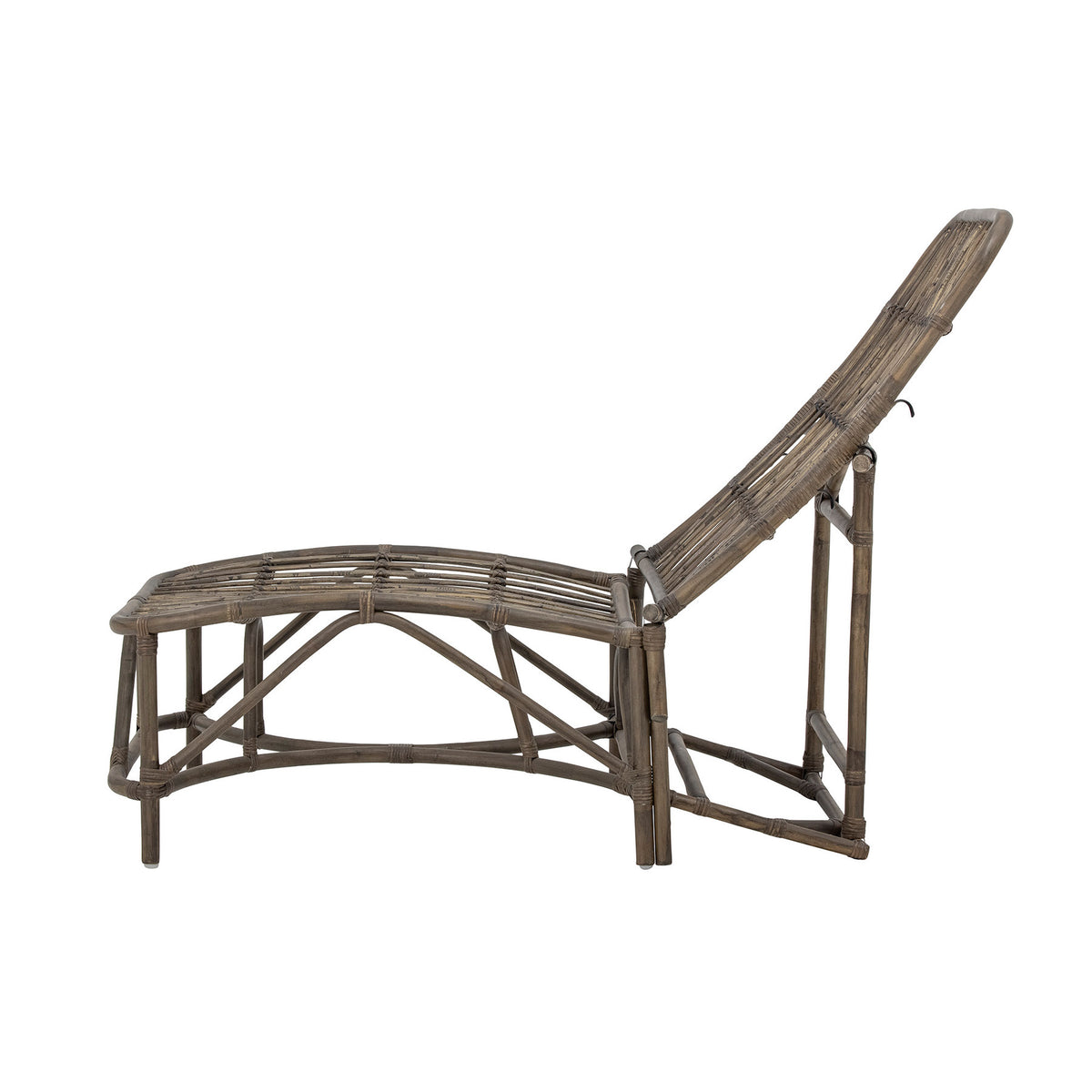 Dione Liegestuhl, Braun, Rattan in Brown präsentiert im Onlineshop von KAQTU Design AG. Liegestuhl ist von Bloomingville