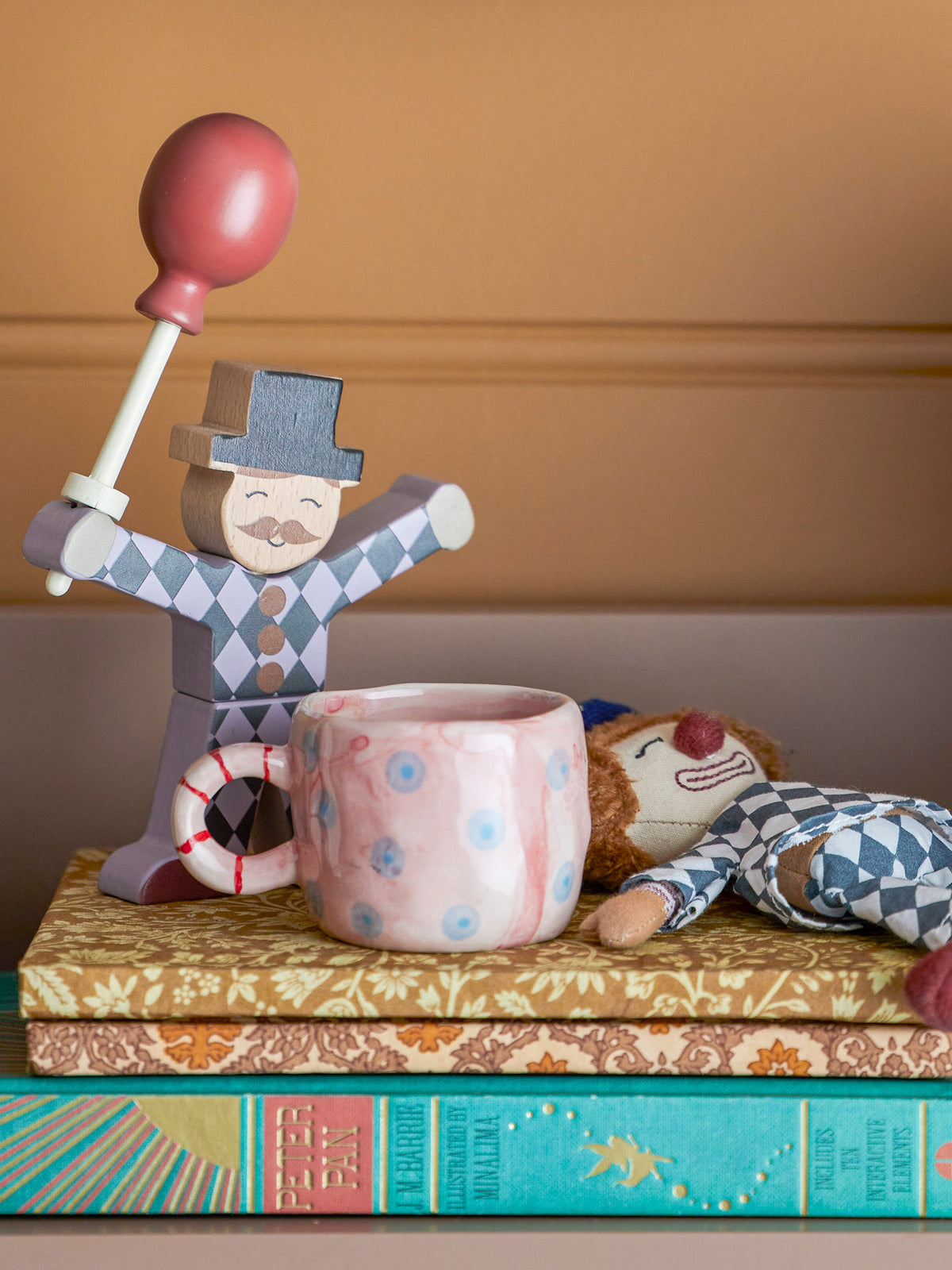 Nini Tasse, Rose, Steingut in Rose präsentiert im Onlineshop von KAQTU Design AG. Tasse ist von Bloomingville Mini