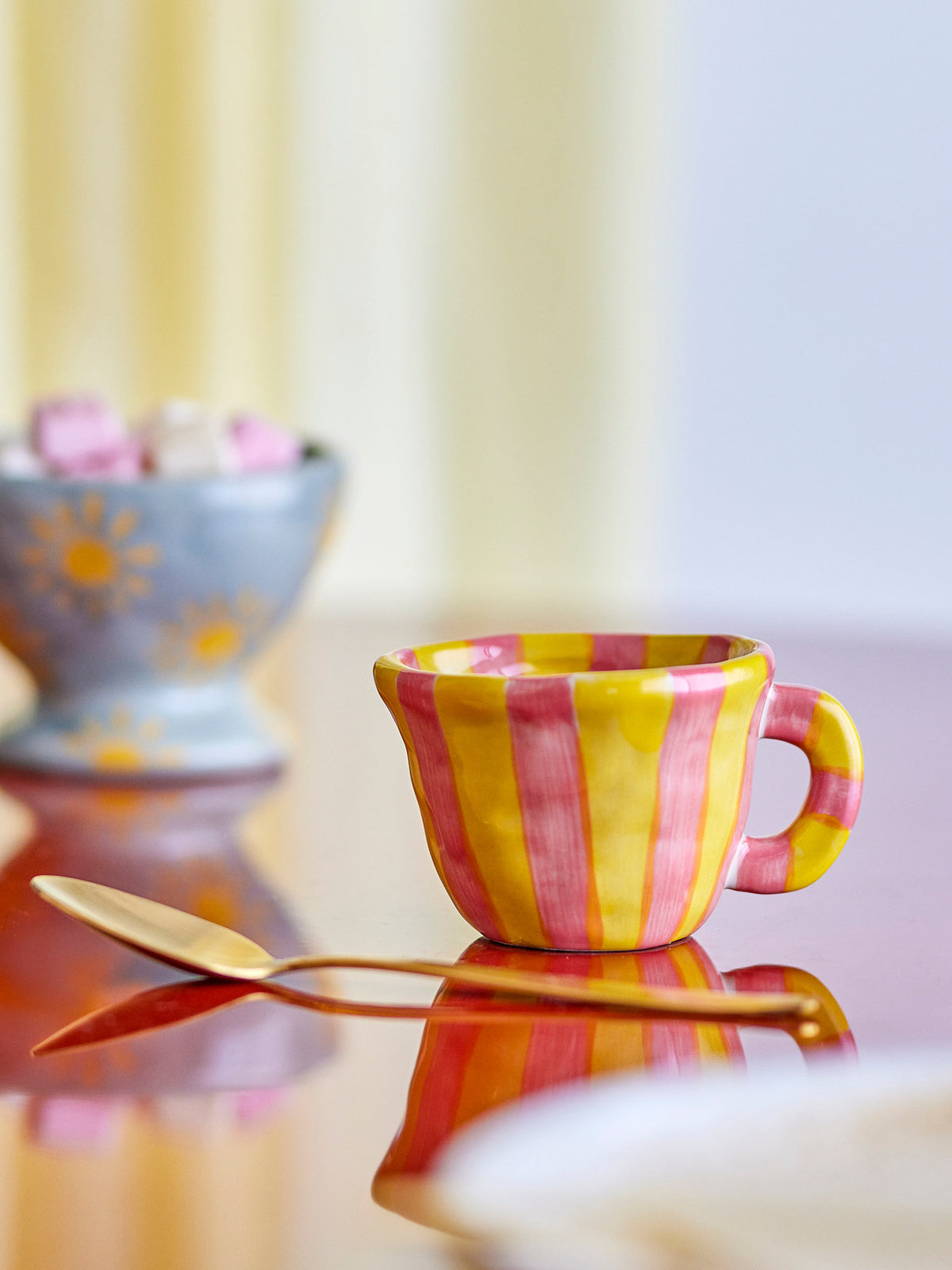 Nini Tasse, Rose, Steingut in Rose präsentiert im Onlineshop von KAQTU Design AG. Tasse ist von Bloomingville Mini