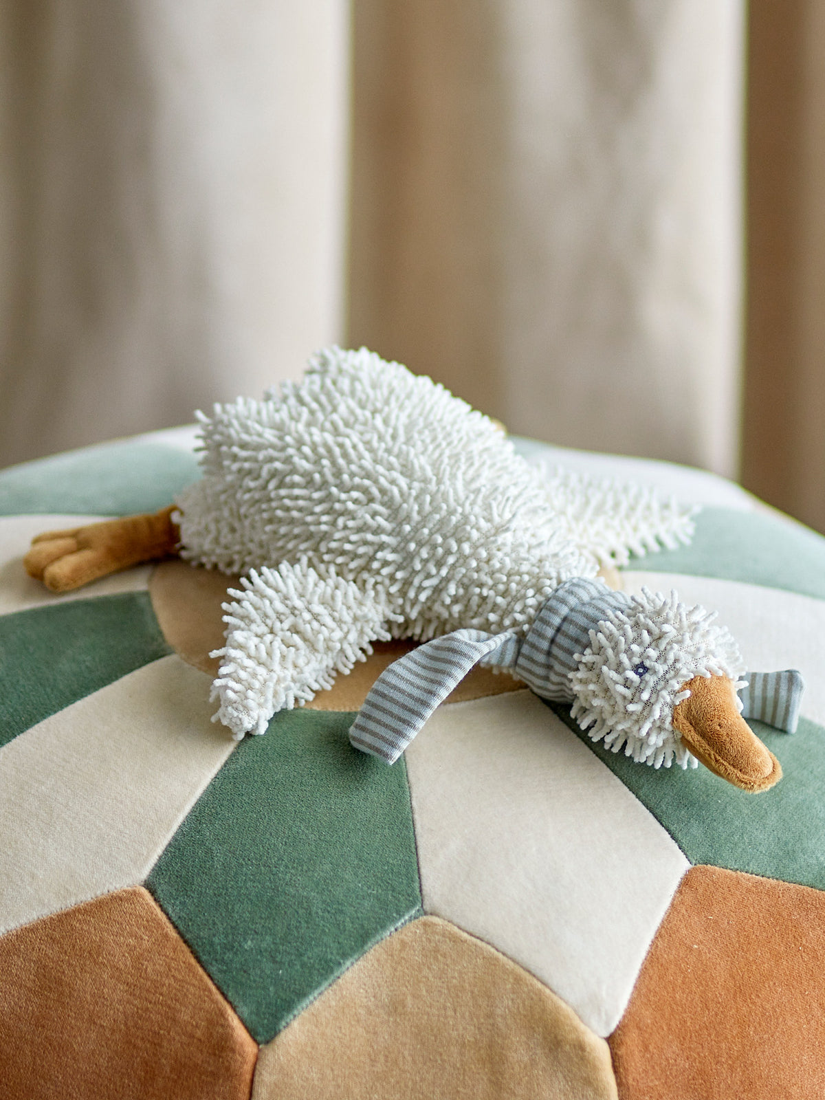 Gaspard Soft Toy, Weiá, Polyester in White präsentiert im Onlineshop von KAQTU Design AG. Plüschtier Kids ist von Bloomingville Mini