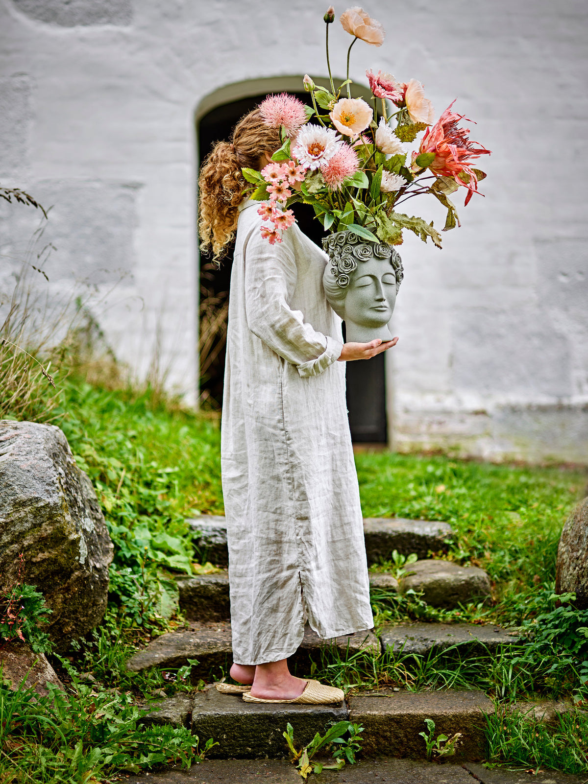 Akira Vase, Grau, Steingut in Grey präsentiert im Onlineshop von KAQTU Design AG. Vase ist von Bloomingville