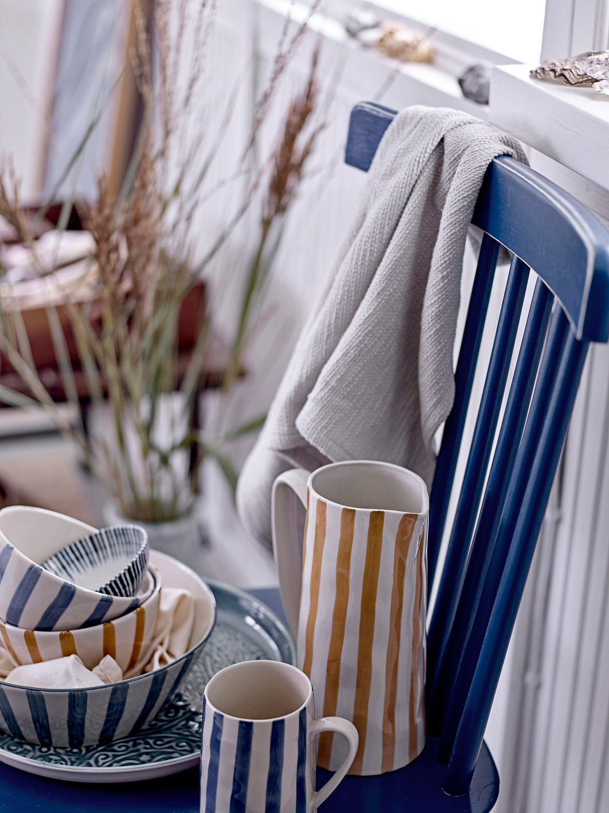 Begonia Krug, Braun, Steingut in Brown präsentiert im Onlineshop von KAQTU Design AG. Kanne ist von Creative Collection