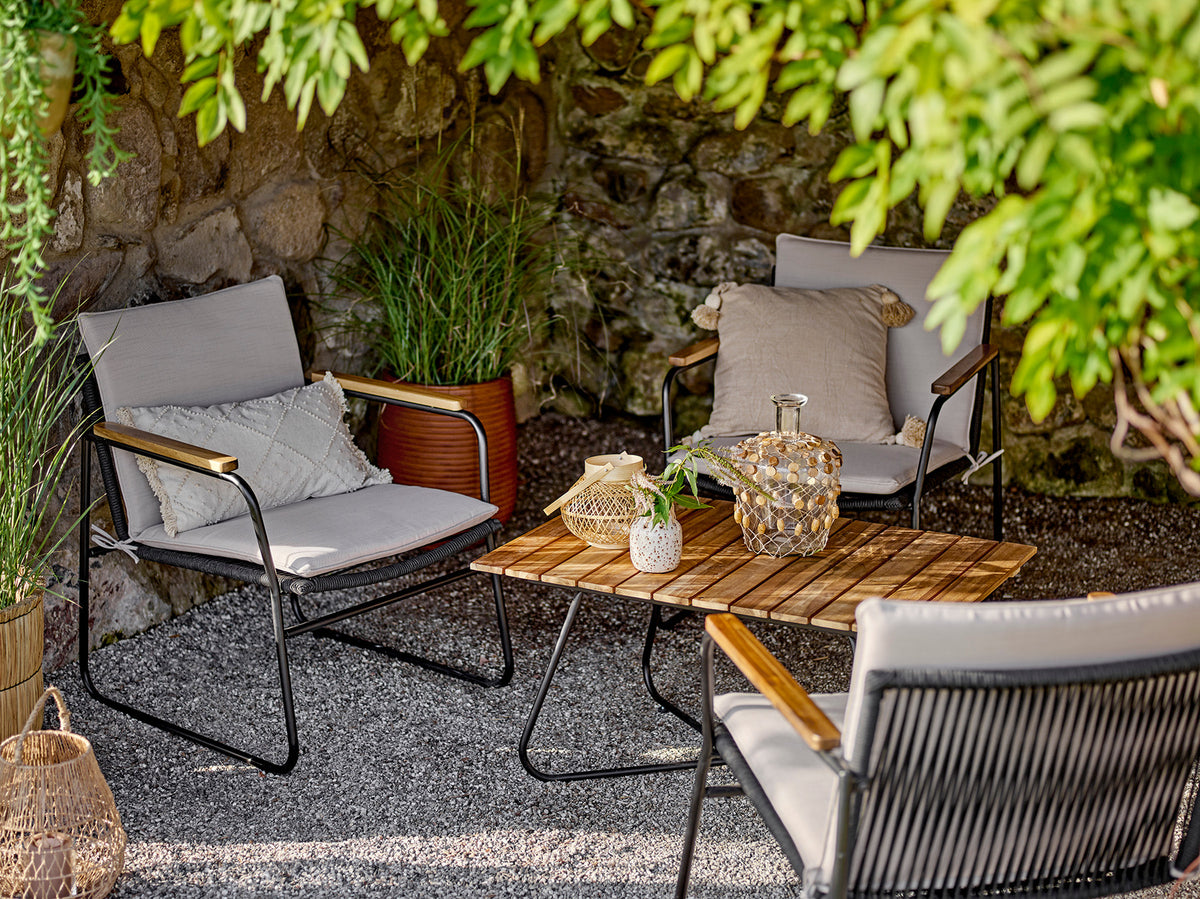 Hampton Loungesessel, Schwarz, Metall in Black präsentiert im Onlineshop von KAQTU Design AG. Outdoor-Sessel mit Armlehnen ist von Bloomingville
