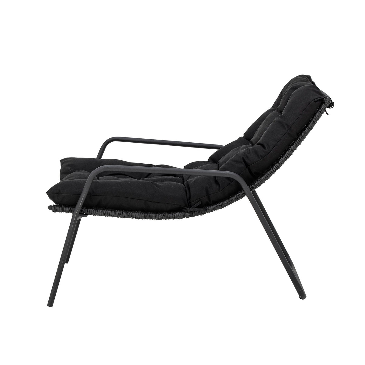 Boel Liegestuhl, Schwarz, Metall in Black präsentiert im Onlineshop von KAQTU Design AG. Outdoor-Sessel mit Armlehnen ist von Bloomingville