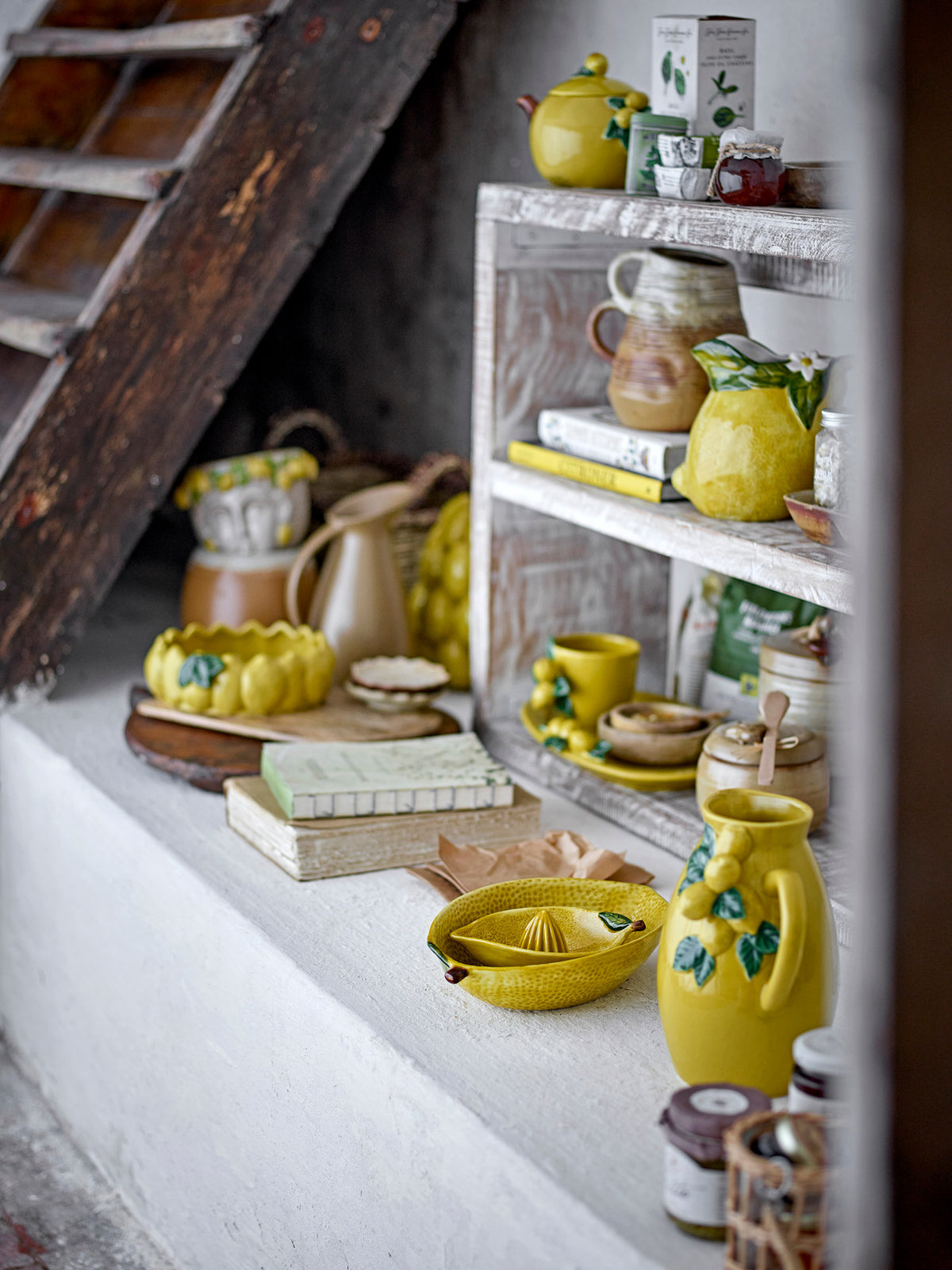 Limone Krug, Gelb, Steingut in Yellow präsentiert im Onlineshop von KAQTU Design AG. Kanne ist von Creative Collection