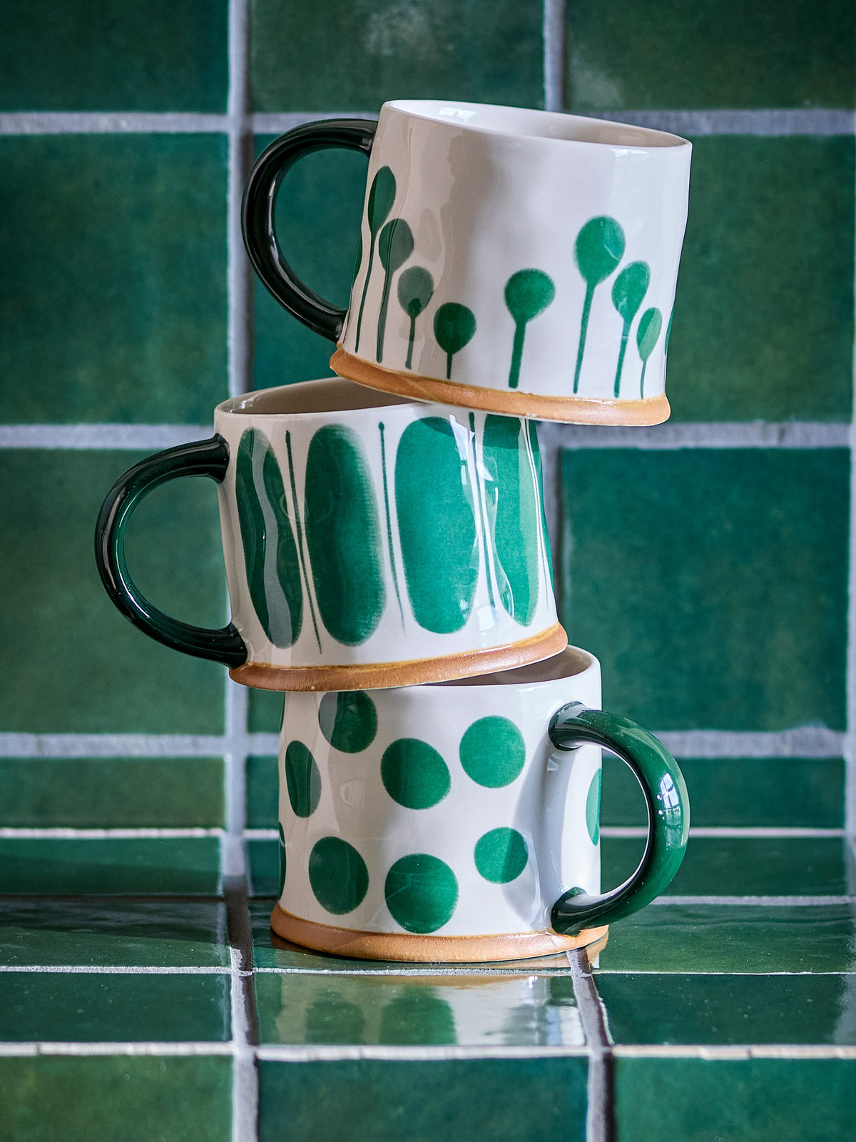 Linora Becher, Grün, Steingut in Grün präsentiert im Onlineshop von KAQTU Design AG. Tasse ist von Creative Collection