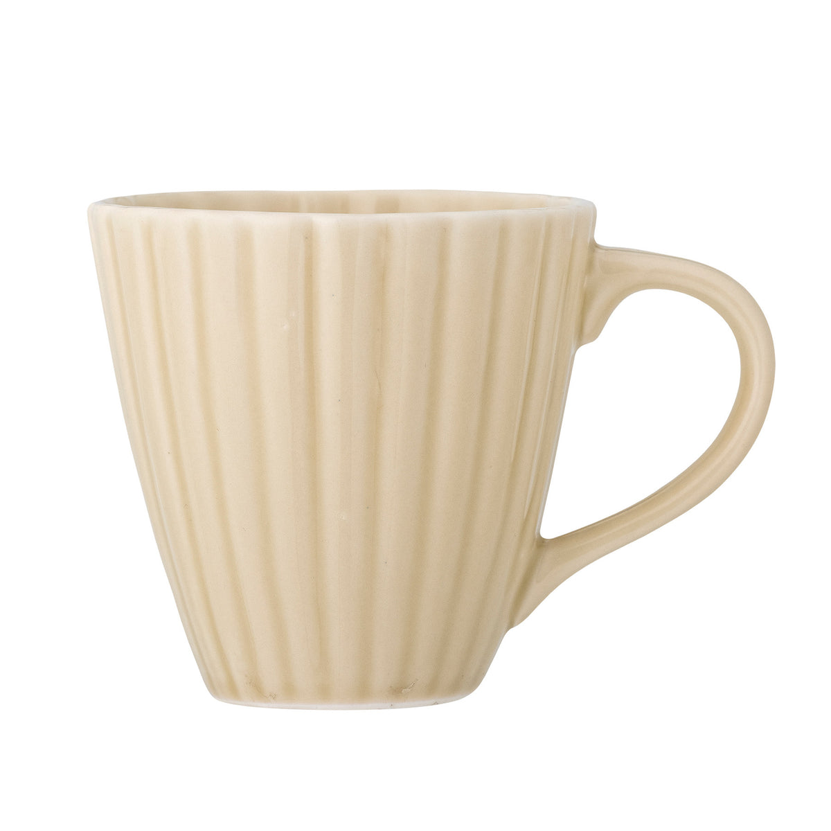 Beige Tasse aus Steingut mit massiver Glasur, Modell Latina von Bloomingville, klassische runde Form, Durchmesser und Höhe je 8.5 cm