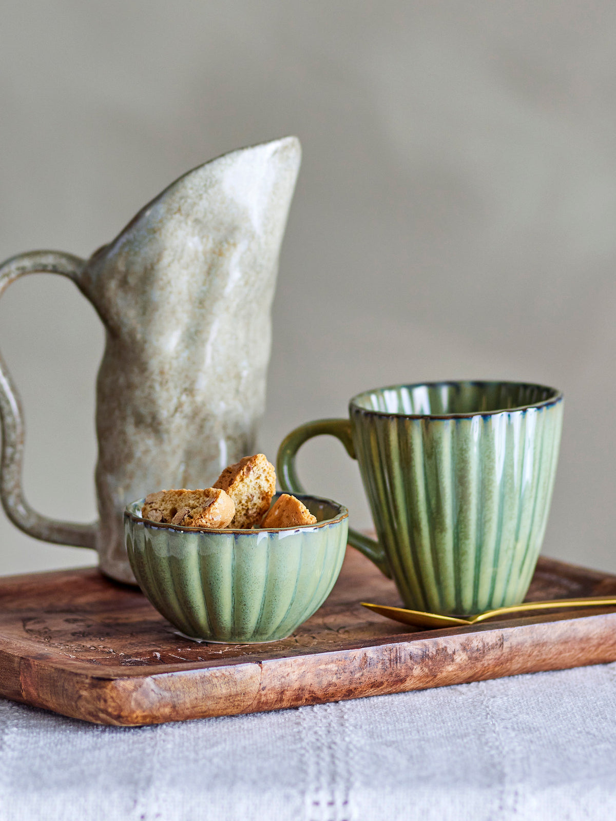 Latina Becher, Grün, Steingut in Green präsentiert im Onlineshop von KAQTU Design AG. Tasse ist von Bloomingville