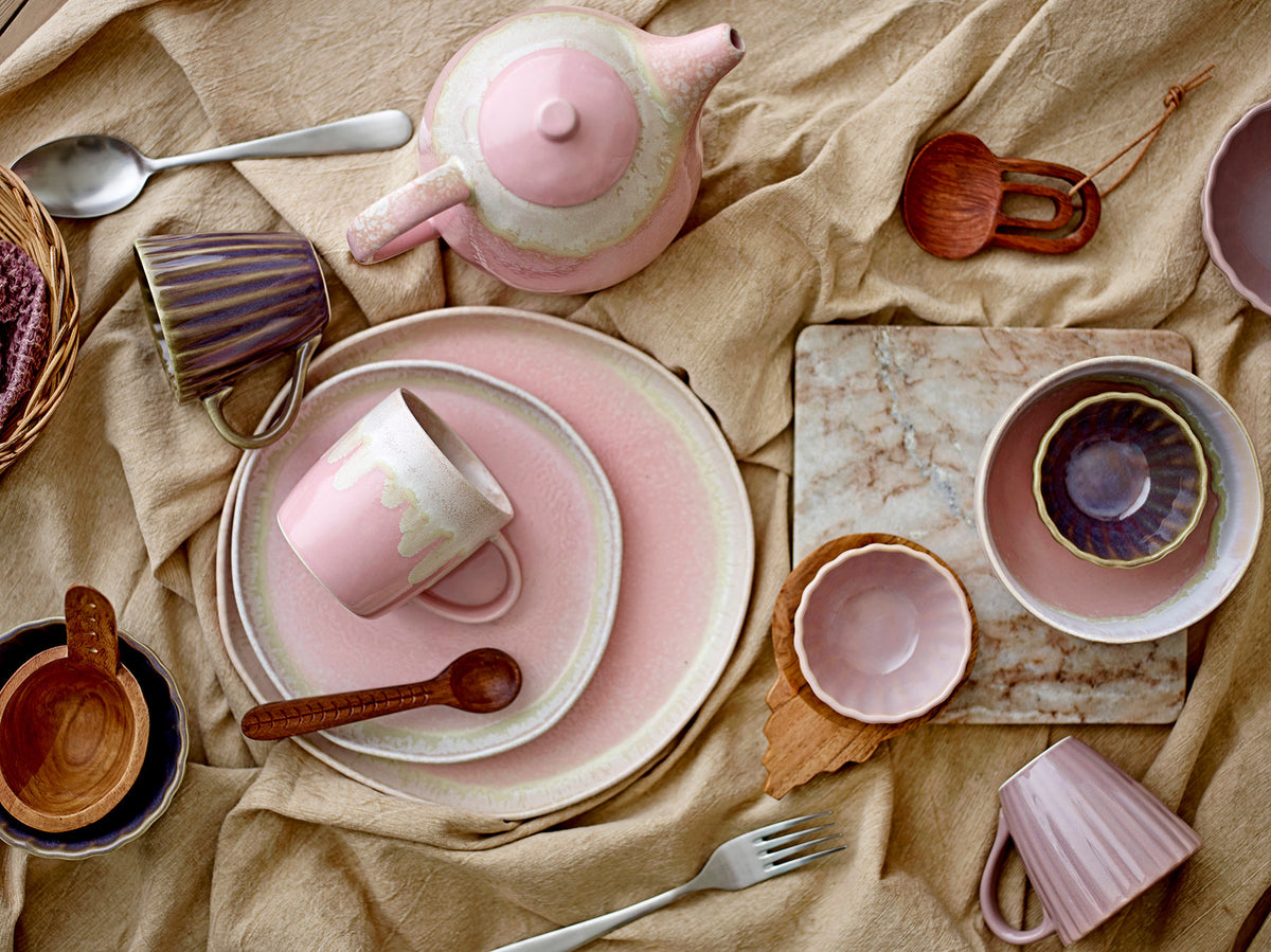 Latina Becher, Violett, Steingut in Purple präsentiert im Onlineshop von KAQTU Design AG. Tasse ist von Bloomingville