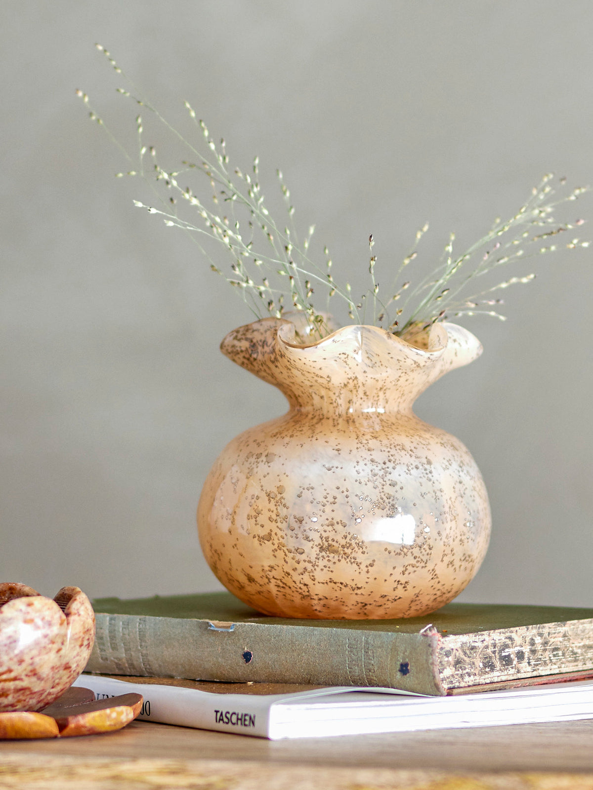 Thebe Vase, Orange, Glas in Orange präsentiert im Onlineshop von KAQTU Design AG. Vase ist von Creative Collection