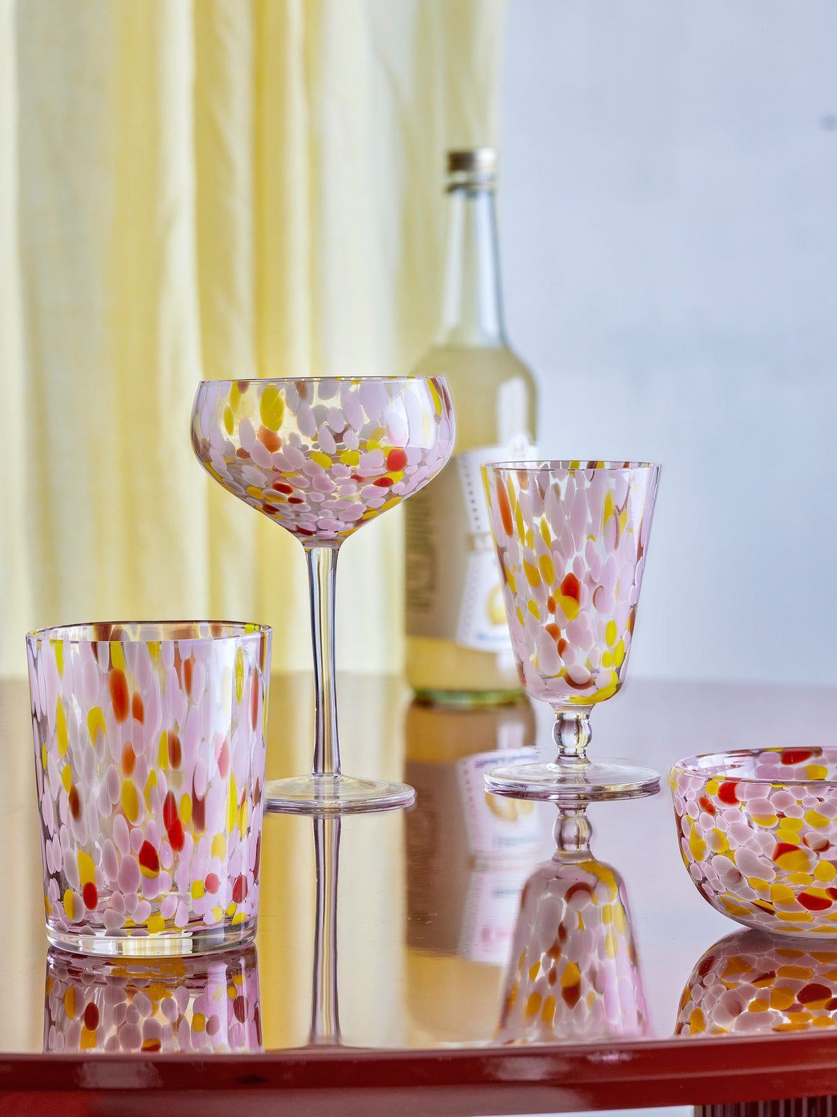 Lilya Schale, Rose, Glas in Rose präsentiert im Onlineshop von KAQTU Design AG. Schale ist von Bloomingville