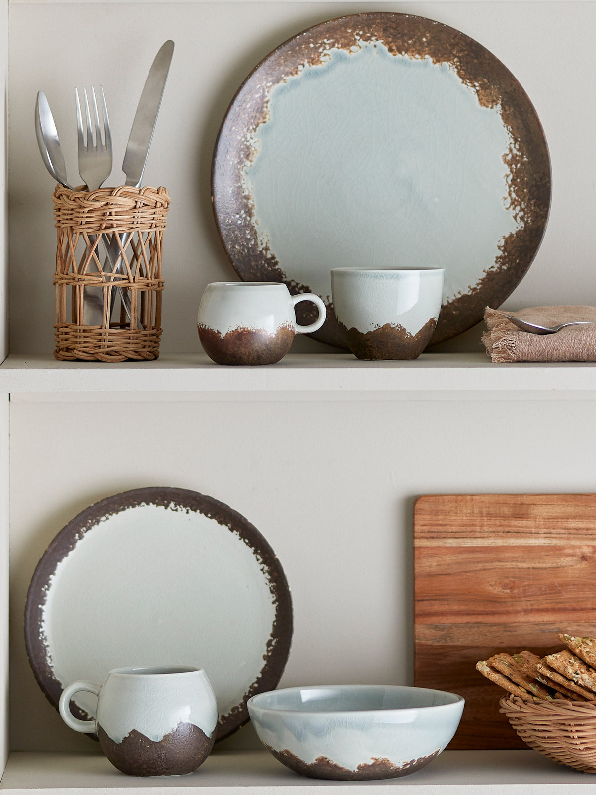Paula Frühstück Set, Braun, Steingut in Braun präsentiert im Onlineshop von KAQTU Design AG. Geschirrset ist von Bloomingville