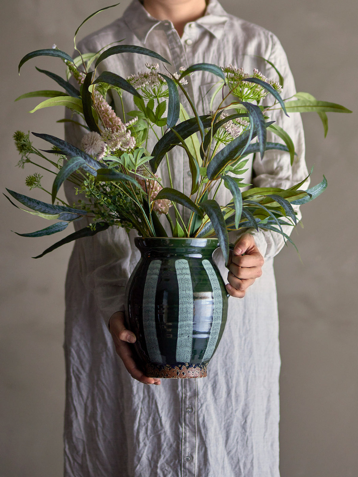 Eucalyptus Stiel, Grün, Künstliche Blumen in Grün präsentiert im Onlineshop von KAQTU Design AG. Kunstblume ist von Bloomingville