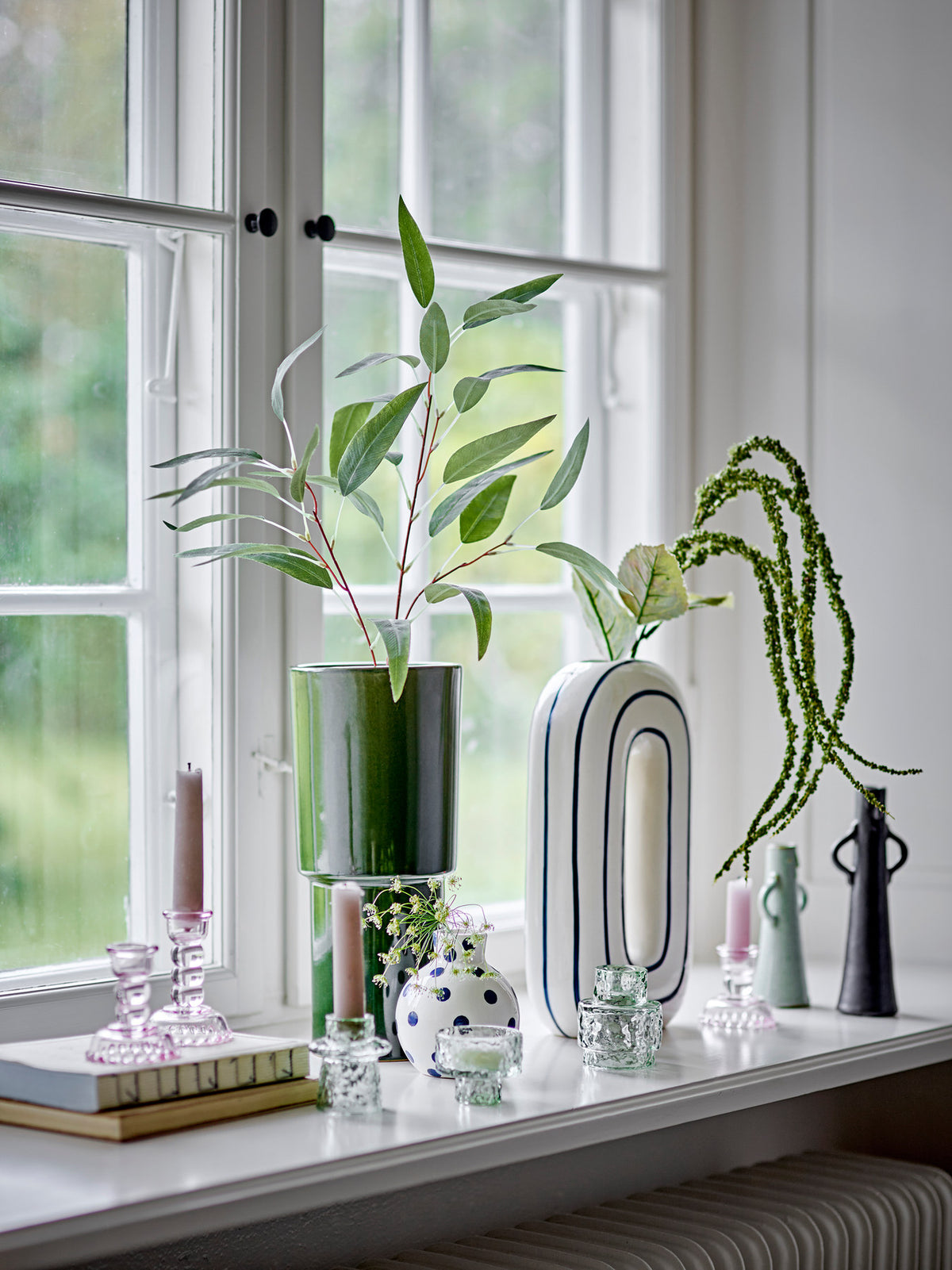 Eucalyptus Stiel, Grün, Künstliche Blumen in Grün präsentiert im Onlineshop von KAQTU Design AG. Kunstblume ist von Bloomingville