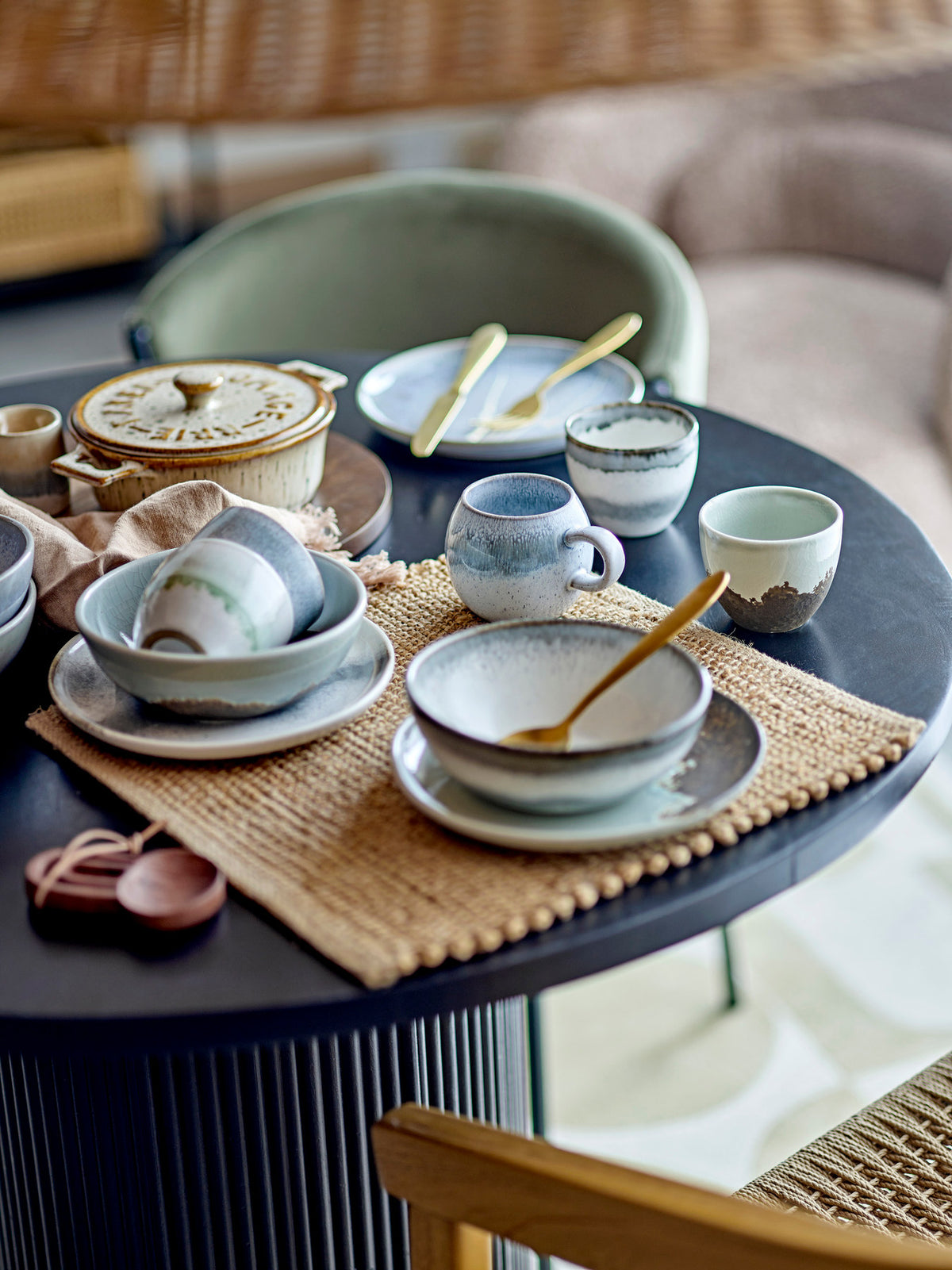 Paula Frühstück Set, Blue, Steingut in Blau präsentiert im Onlineshop von KAQTU Design AG. Geschirrset ist von Bloomingville