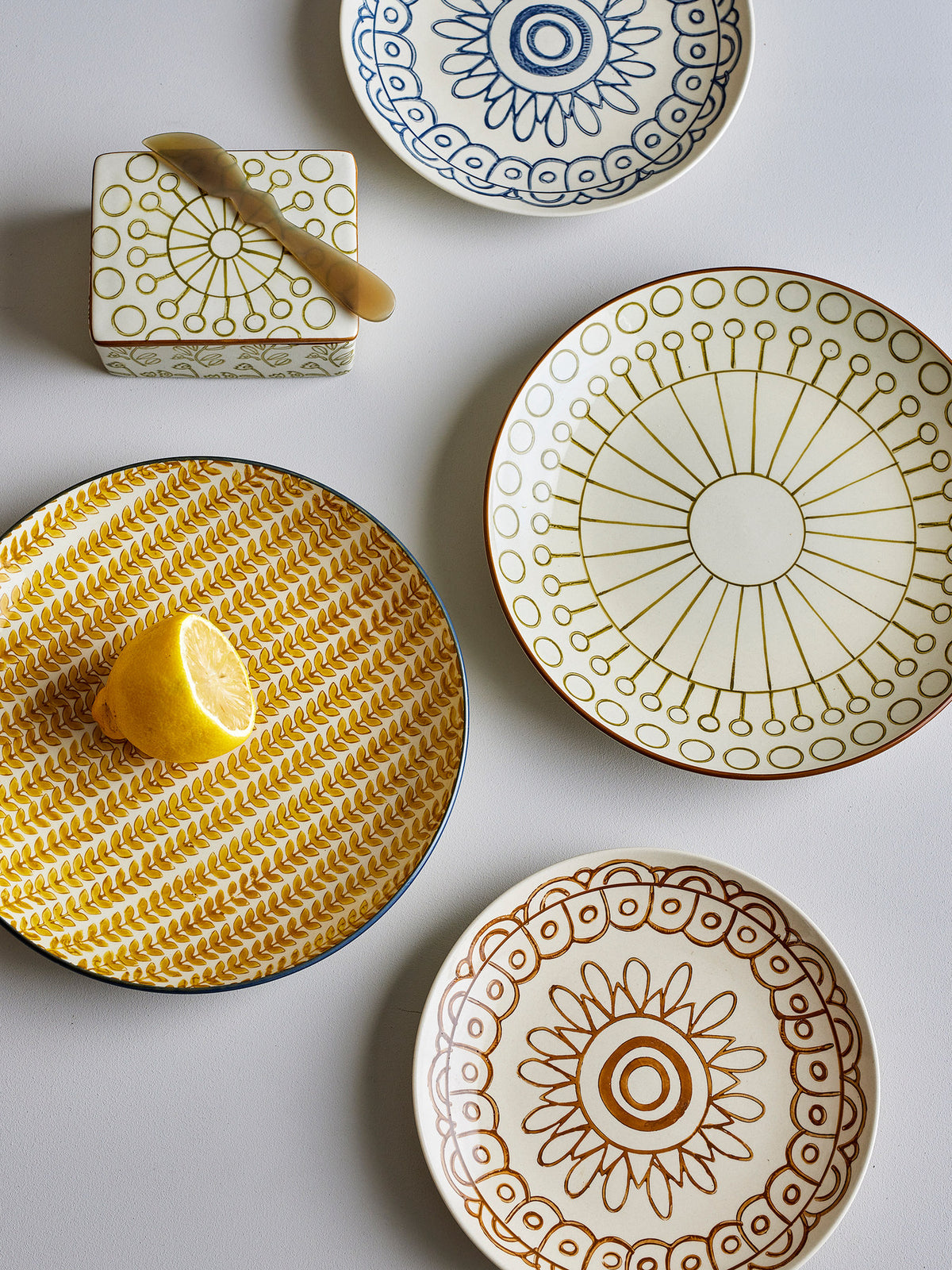 Maple Butterdose, Grün, Steingut in Grün präsentiert im Onlineshop von KAQTU Design AG. Aufbewahrungsdose ist von Creative Collection