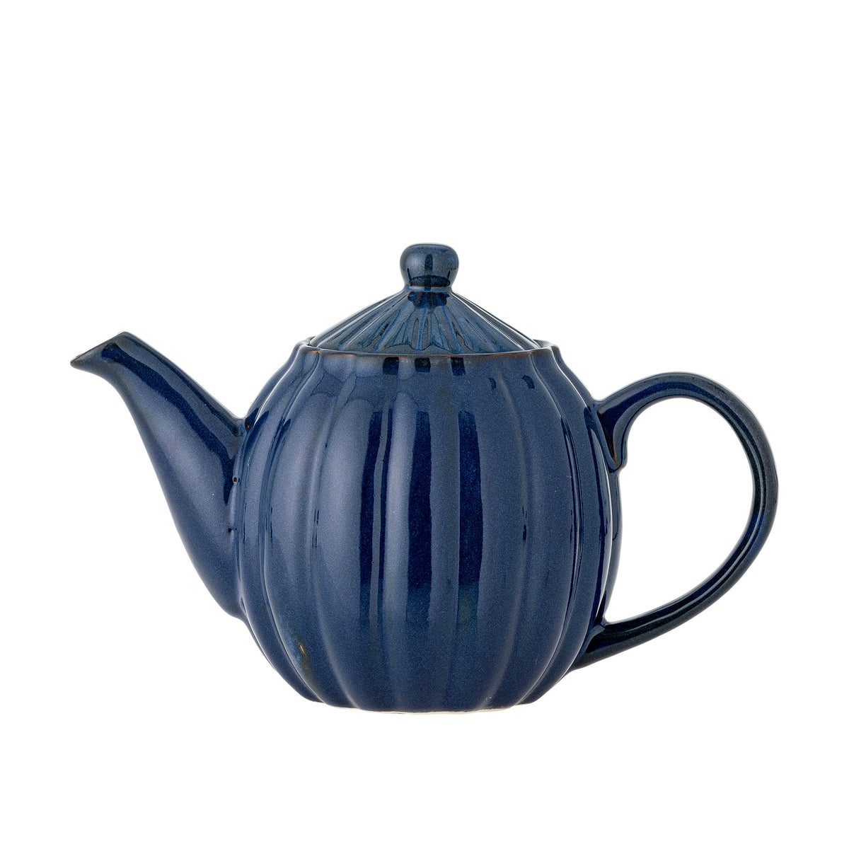 Latina Teekanne, Blau, Steingut in Blau präsentiert im Onlineshop von KAQTU Design AG. Teekrüge ist von Bloomingville