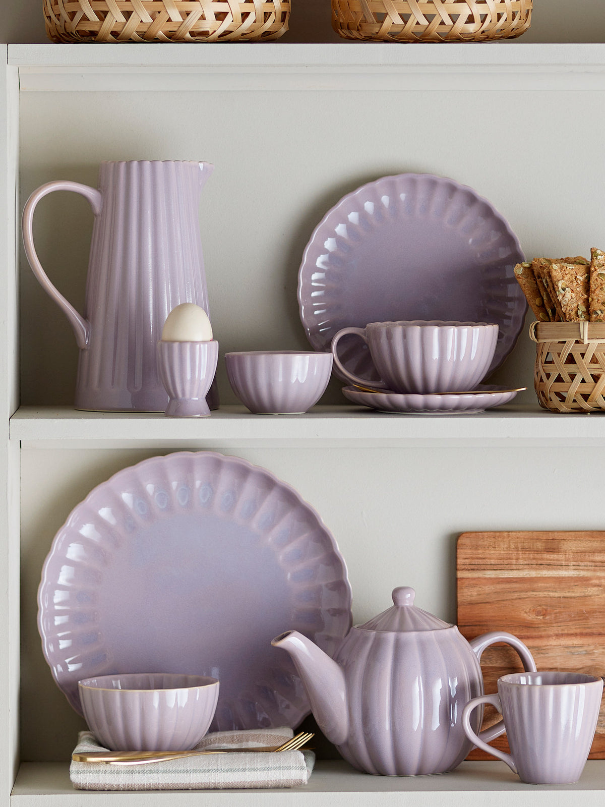 Latina Krug, Rose, Steingut in Rose präsentiert im Onlineshop von KAQTU Design AG. Wasserkrüge ist von Bloomingville