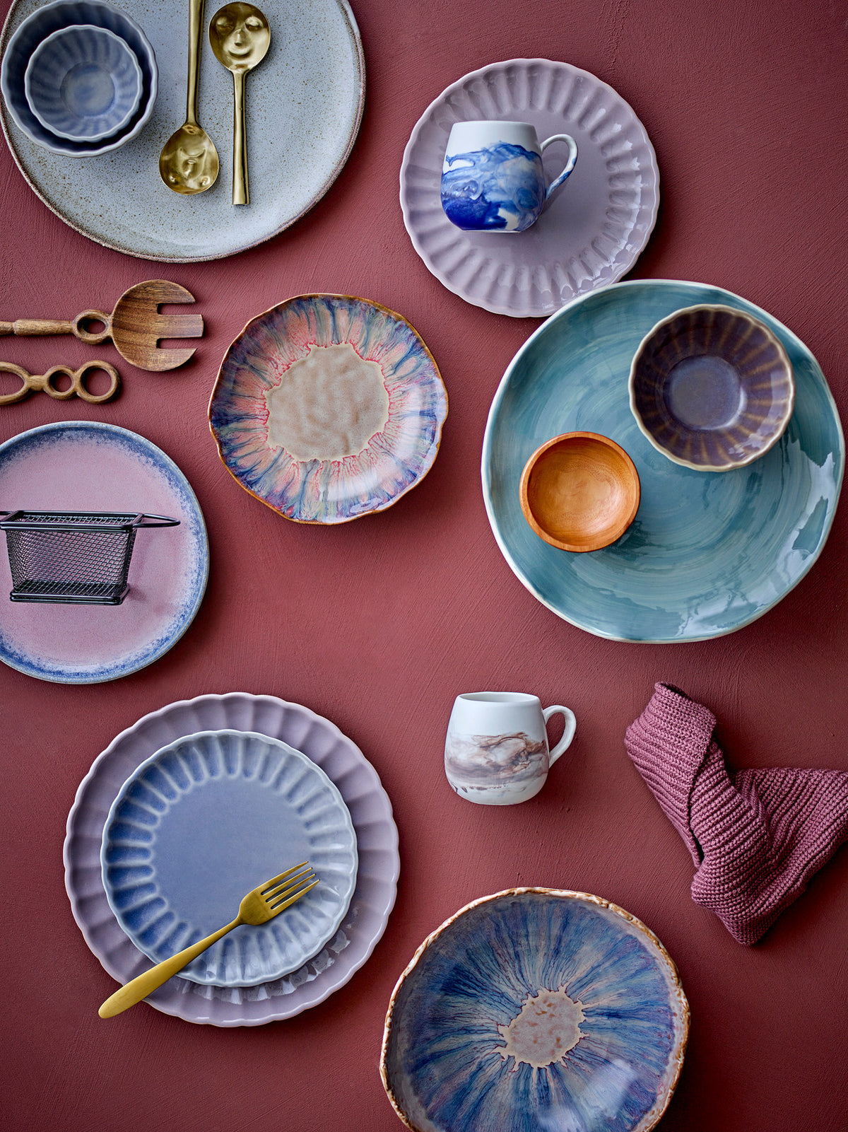 Latina Teller, Rose, Steingut in Rose präsentiert im Onlineshop von KAQTU Design AG. Teller ist von Bloomingville