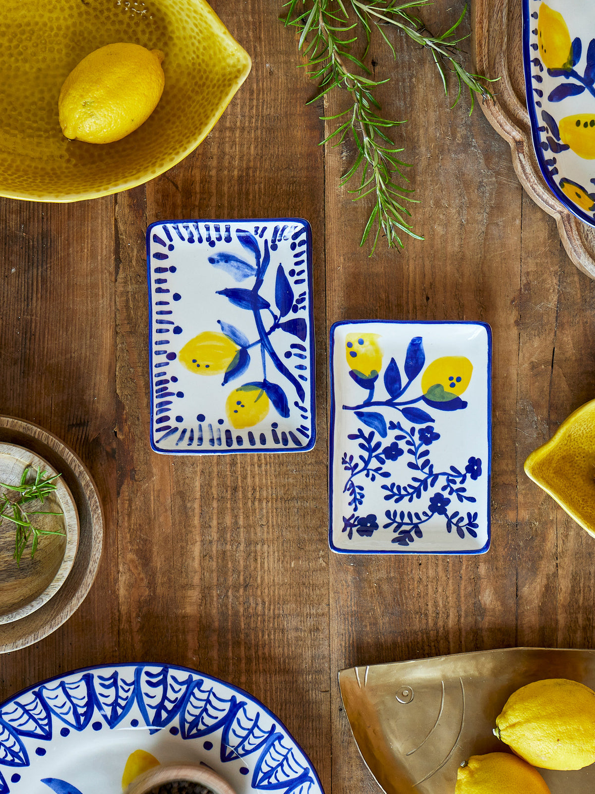 Maxima Teller, Blau, Steingut in Blau präsentiert im Onlineshop von KAQTU Design AG. Teller ist von Creative Collection