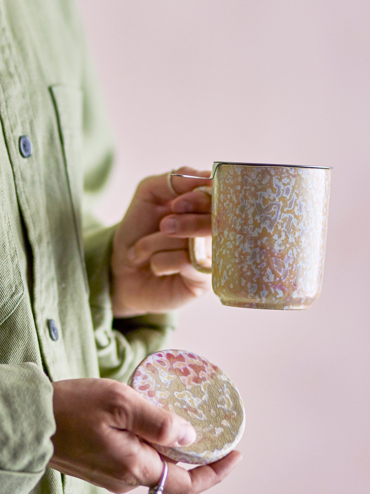 Yuma Becher m/Deckel und Teesieb, Natur, Steingut in Natur präsentiert im Onlineshop von KAQTU Design AG. Tasse ist von Creative Collection