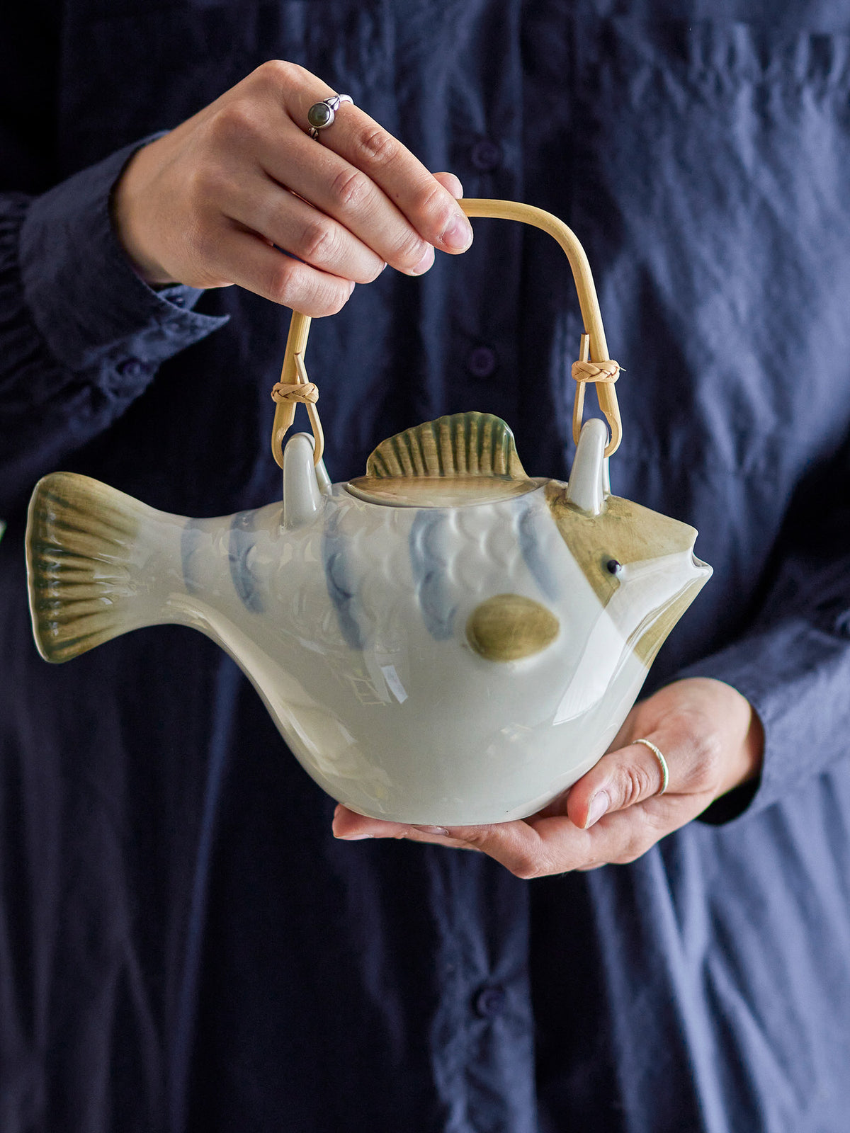 Wrenna Teekanne, Grau, Steingut in Grau präsentiert im Onlineshop von KAQTU Design AG. Teekrüge ist von Creative Collection