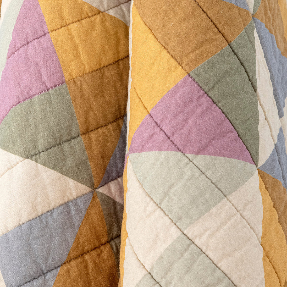 Crewe Quilt, Gelb, Baumwolle OEKO-TEX® in Gelb präsentiert im Onlineshop von KAQTU Design AG. Wolldecke ist von Bloomingville