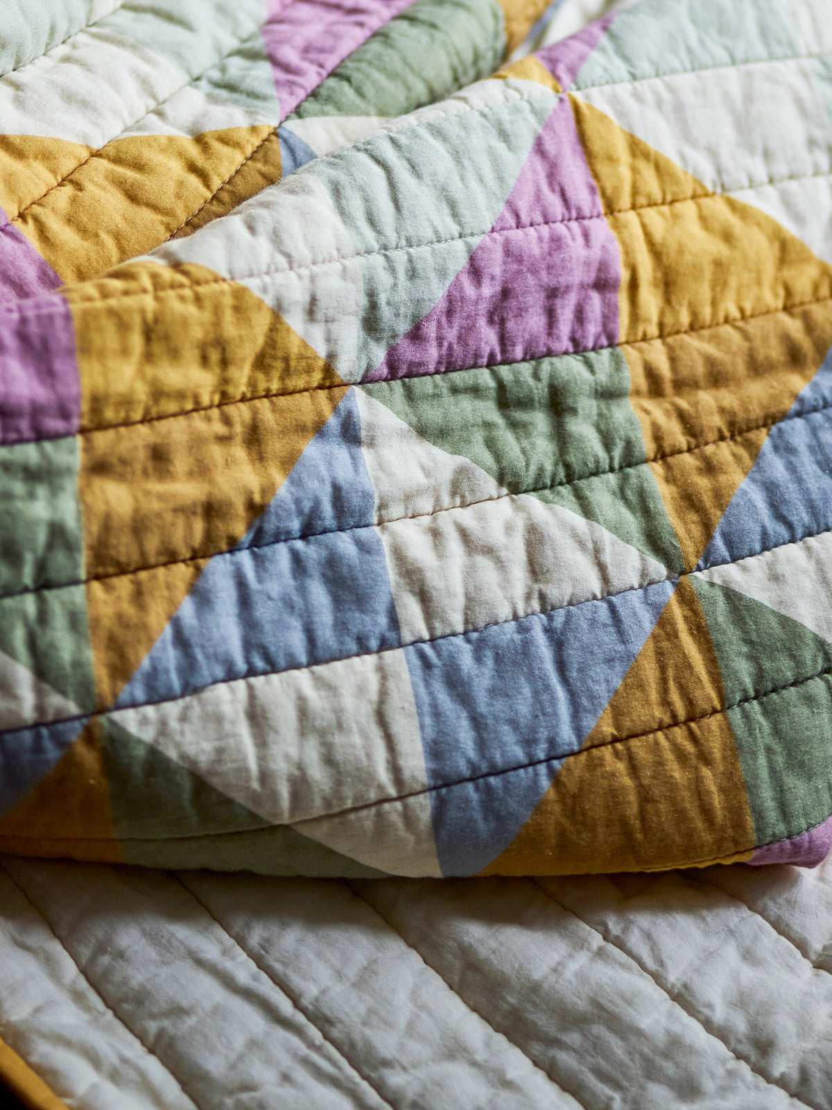 Crewe Quilt, Gelb, Baumwolle OEKO-TEX® in Gelb präsentiert im Onlineshop von KAQTU Design AG. Wolldecke ist von Bloomingville