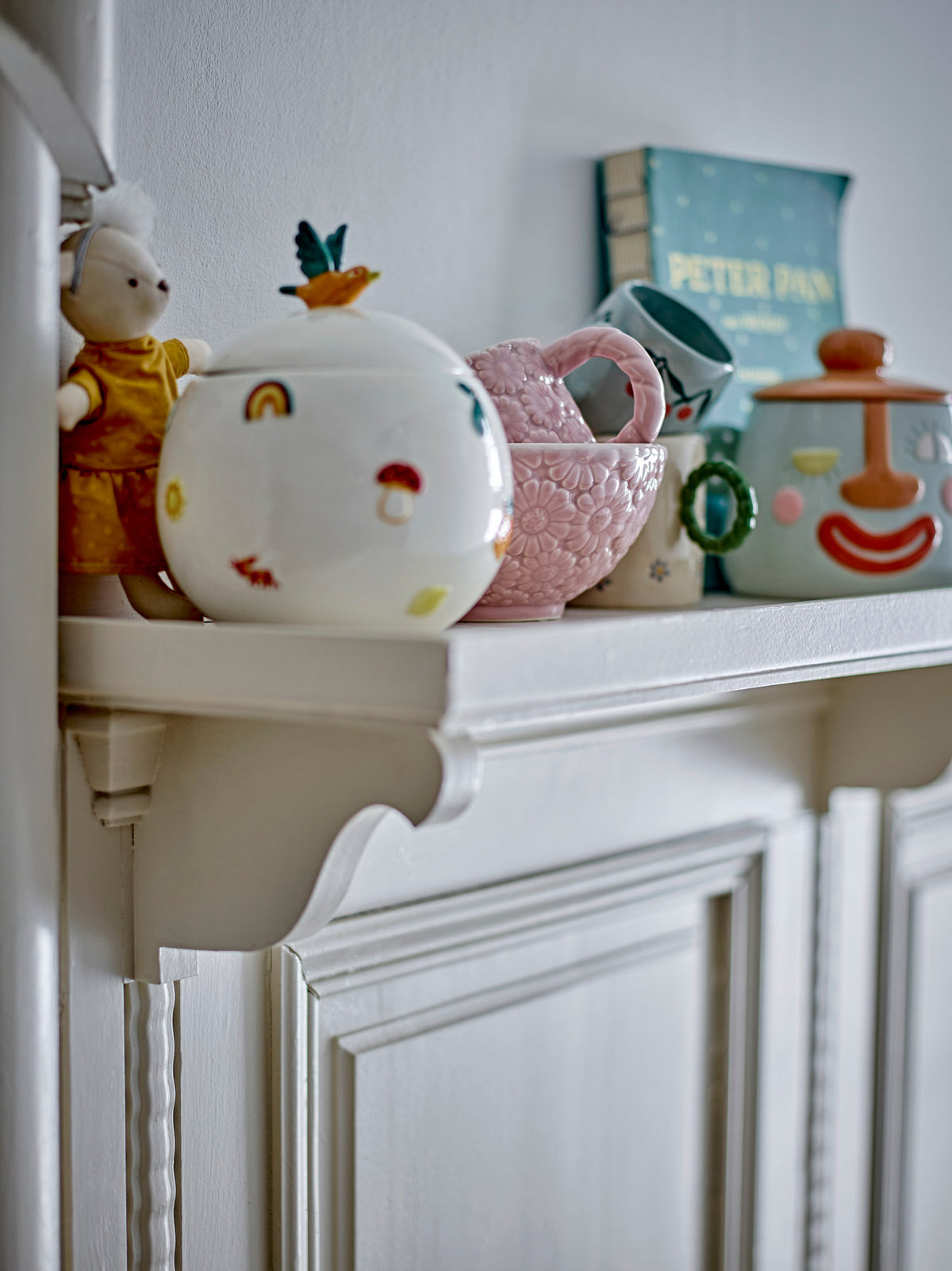 Agnes Gefäss mit Deckel, Weiss, Steingut in Weiß präsentiert im Onlineshop von KAQTU Design AG. Wasserkrüge ist von Bloomingville Mini