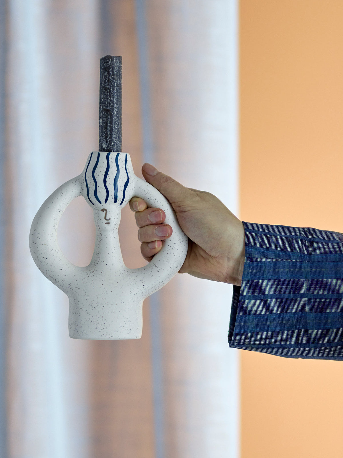 Hatty Kerzenhalter, Blue, Steingut in Blau präsentiert im Onlineshop von KAQTU Design AG. Kerzenständer ist von Bloomingville