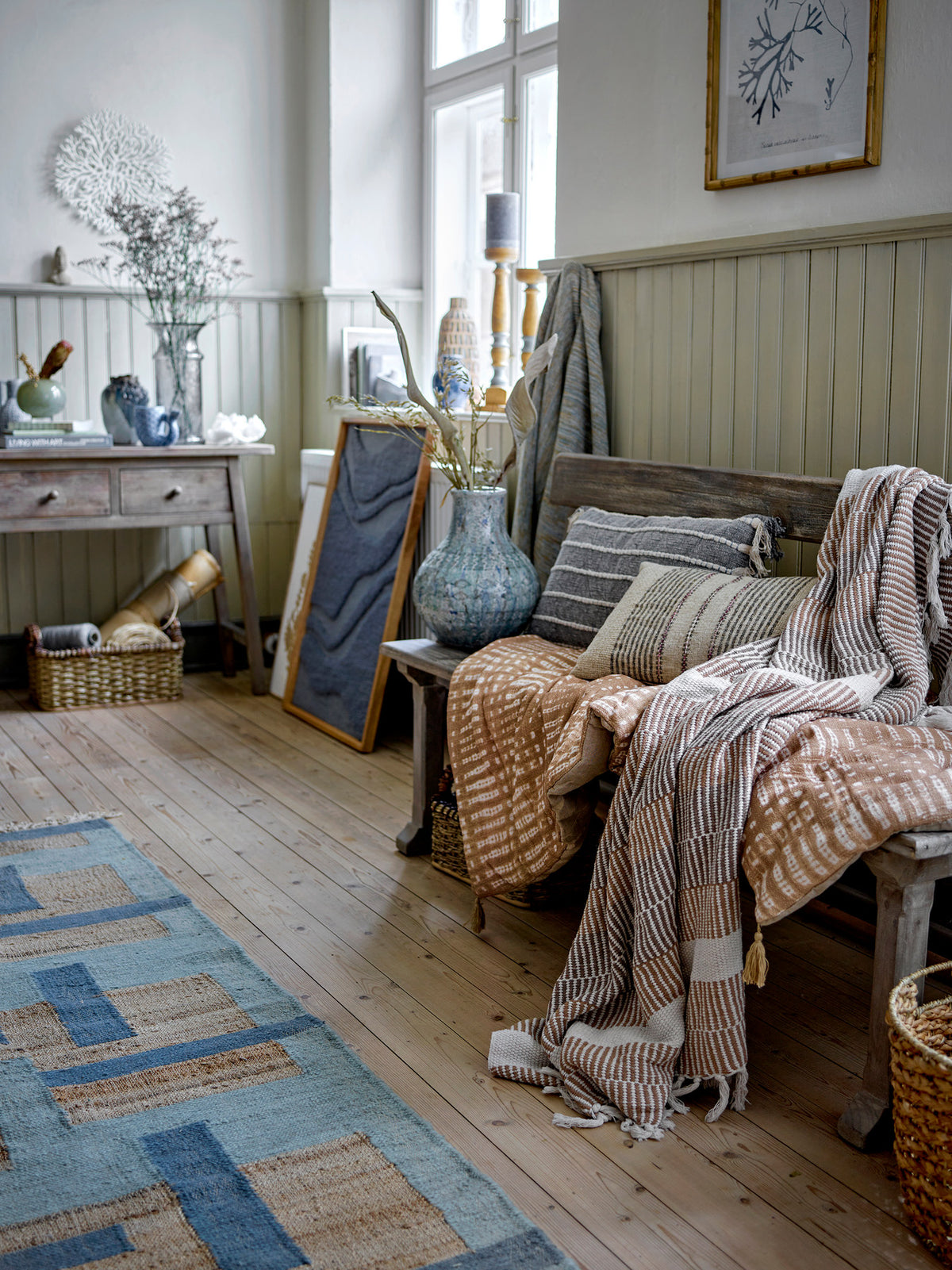 Bunte Wolldecke Isnel von Creative Collection aus Mischfasern, geflochtene Oberfläche, garngefärbtes Muster im Boho Chic Stil, 160x130 cm.