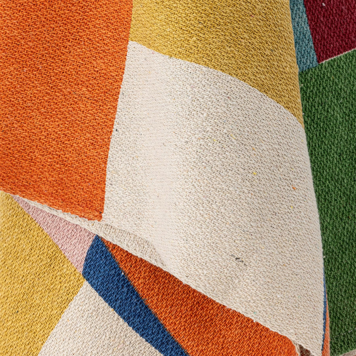 Bunte Wolldecke Colorine von Bloomingville Mini aus Mischfasern mit gewebtem Muster und Quasten an den Enden, in Blau, 160x130 cm