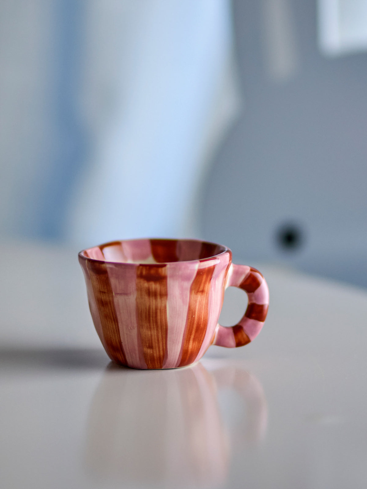 Nini Tasse, Rose, Steingut in Rose präsentiert im Onlineshop von KAQTU Design AG. Tasse ist von Bloomingville