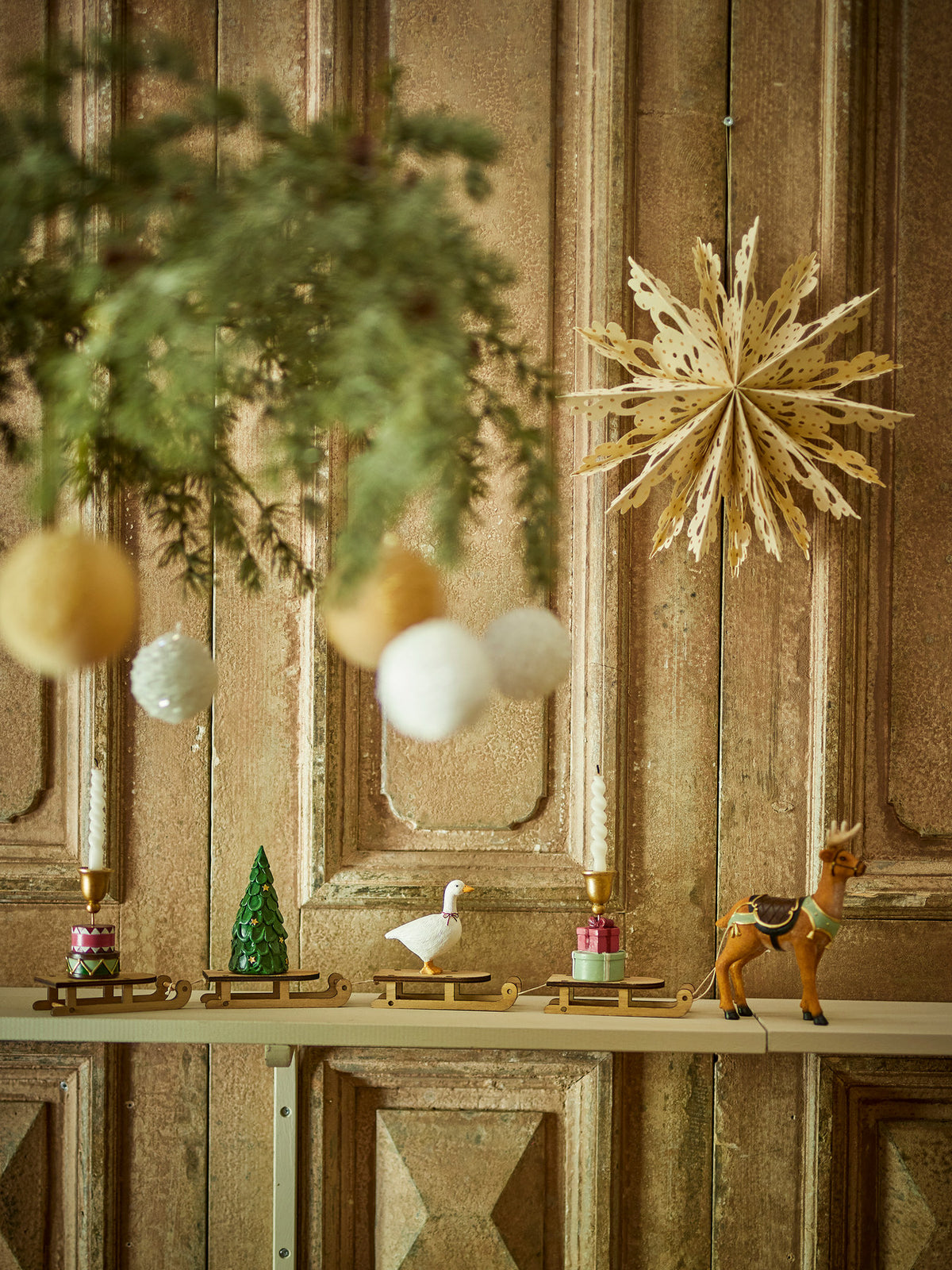 Dasher Deko, Grün, Polyresin in Grün präsentiert im Onlineshop von KAQTU Design AG. Kunstgegenstände ist von Bloomingville