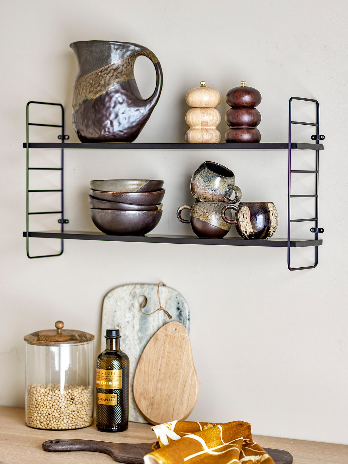 Marge Salz- und Pfeffermühle, Natur, Gummibaumholz in Natur präsentiert im Onlineshop von KAQTU Design AG. Salz & Pfeffer ist von Bloomingville