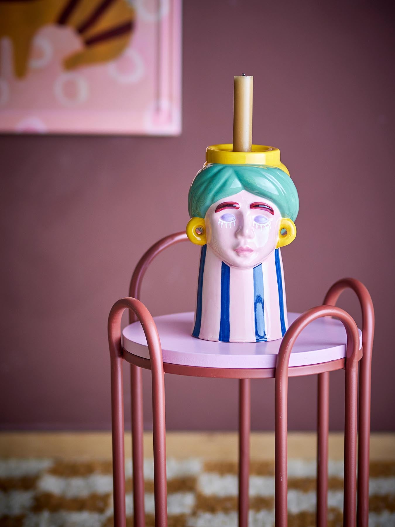 Entdecken Sie die Miss Jody Vase von Bloomingville – ein skulpturales Kunstwerk aus Steingut, das als Vase oder Kerzenhalter begeistert.