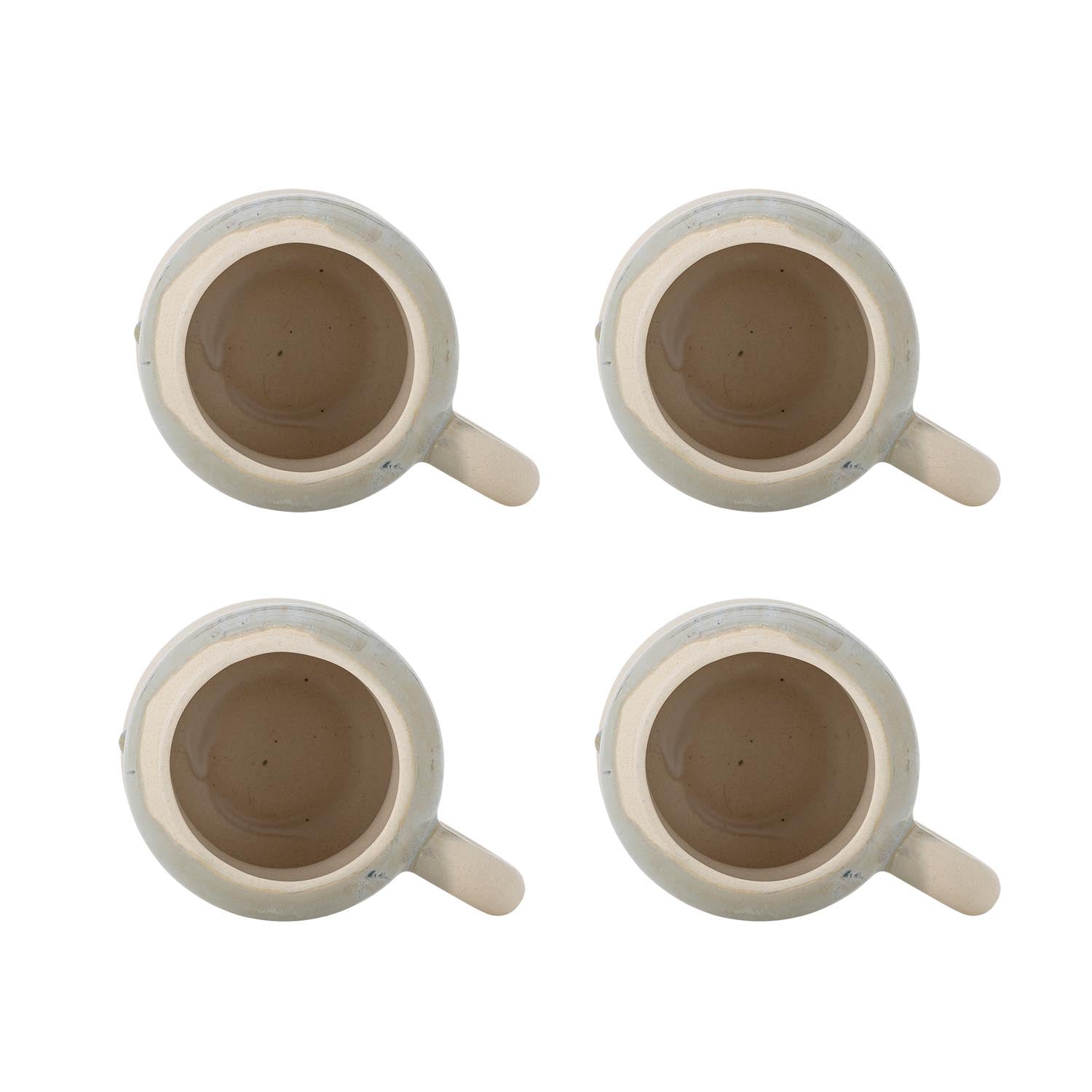 Genießen Sie Ihren Kaffee stilvoll mit der Luna Tasse von Bloomingville. Diese blaue Steinguttasse besticht durch ihre individuelle Glasur und elegante Form.