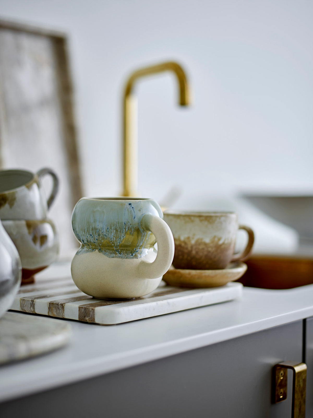 Luna Tasse, Blau, Steingut in Blau präsentiert im Onlineshop von KAQTU Design AG. Tasse ist von Bloomingville