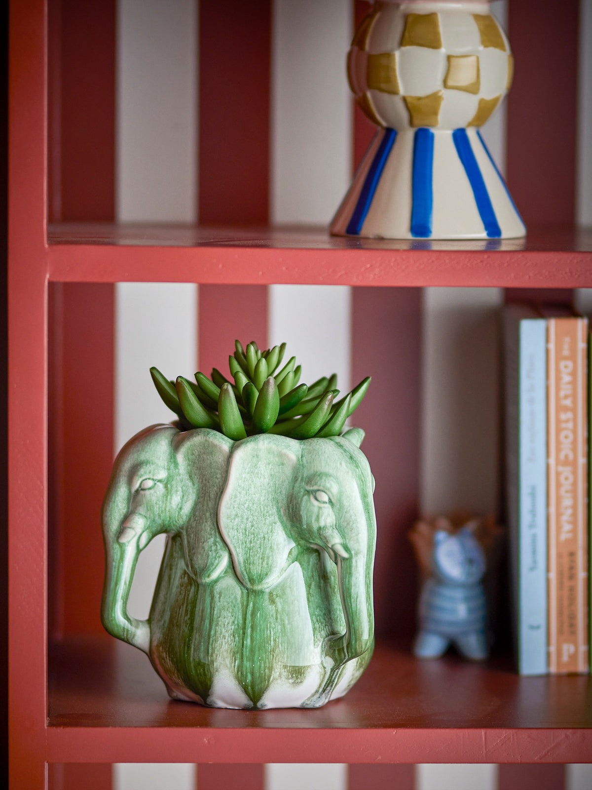 Pontus Vase, Grün, Steingut in Grün präsentiert im Onlineshop von KAQTU Design AG. Vase ist von Bloomingville
