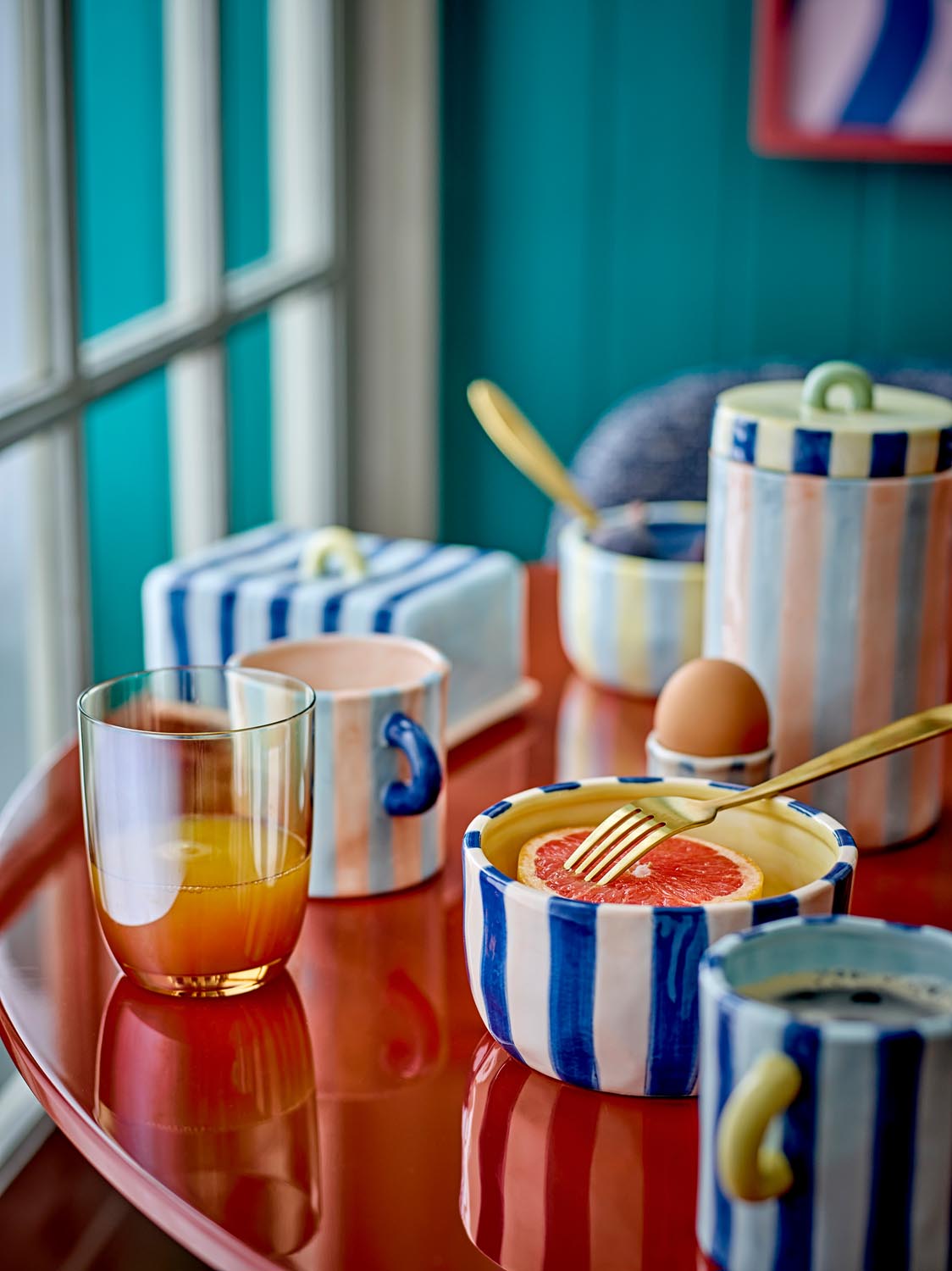 Phoenix Becher, Bunt, Steingut in Multi präsentiert im Onlineshop von KAQTU Design AG. Tasse ist von Bloomingville