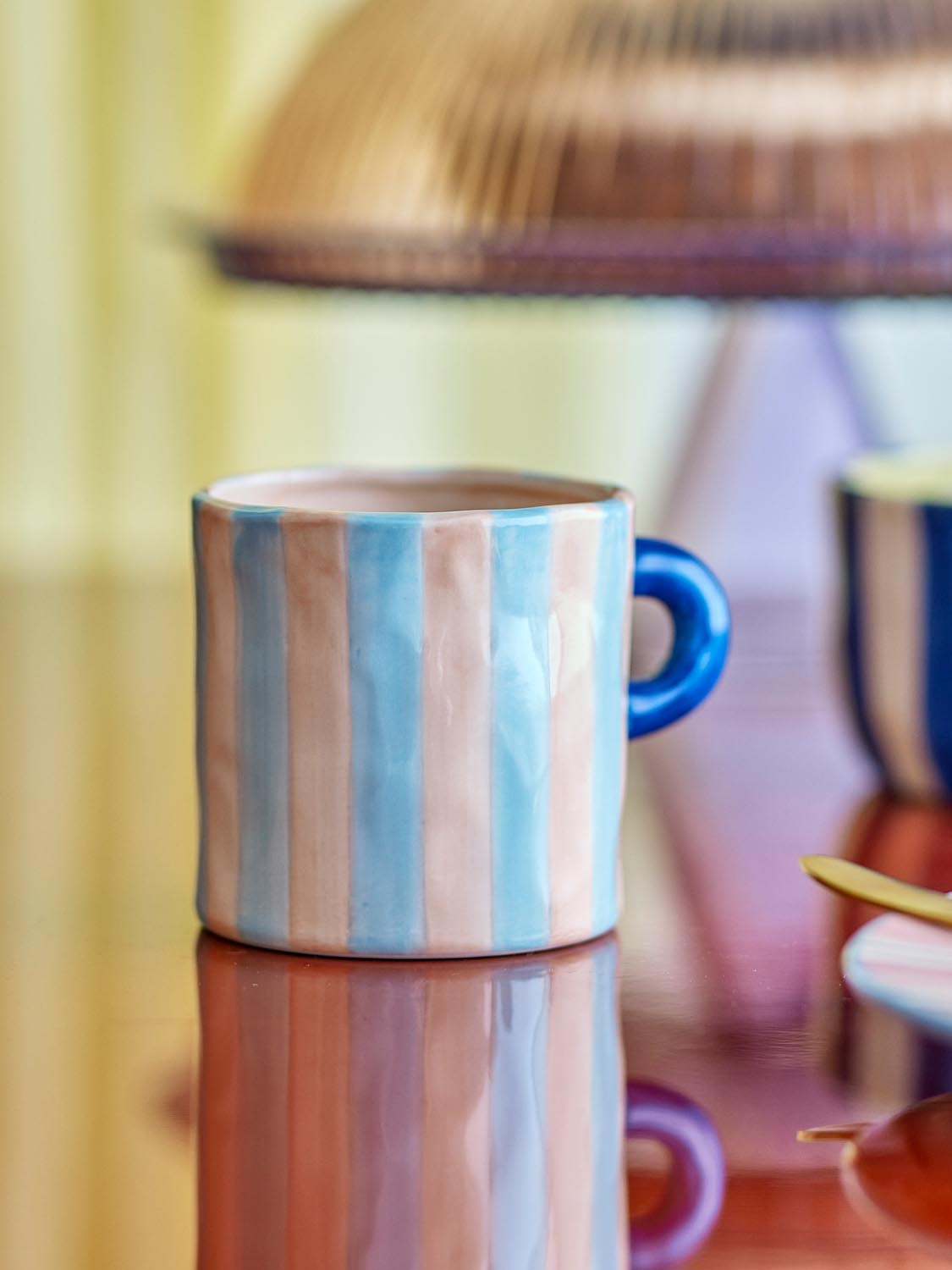 Phoenix Becher, Bunt, Steingut in Multi präsentiert im Onlineshop von KAQTU Design AG. Tasse ist von Bloomingville