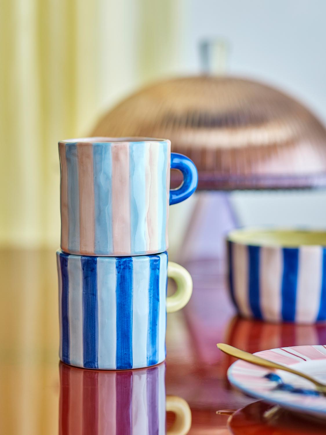 Phoenix Becher, Bunt, Steingut in Multi präsentiert im Onlineshop von KAQTU Design AG. Tasse ist von Bloomingville