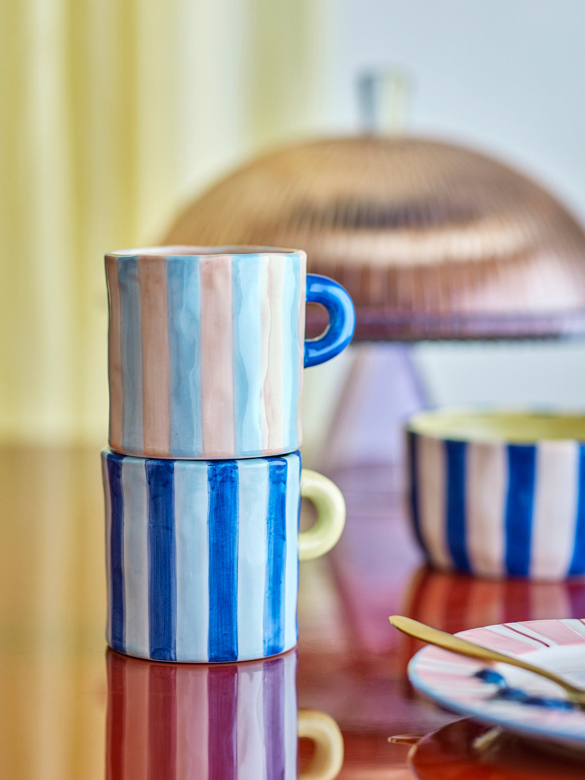Phoenix Becher, Bunt, Steingut in Multi präsentiert im Onlineshop von KAQTU Design AG. Tasse ist von Bloomingville