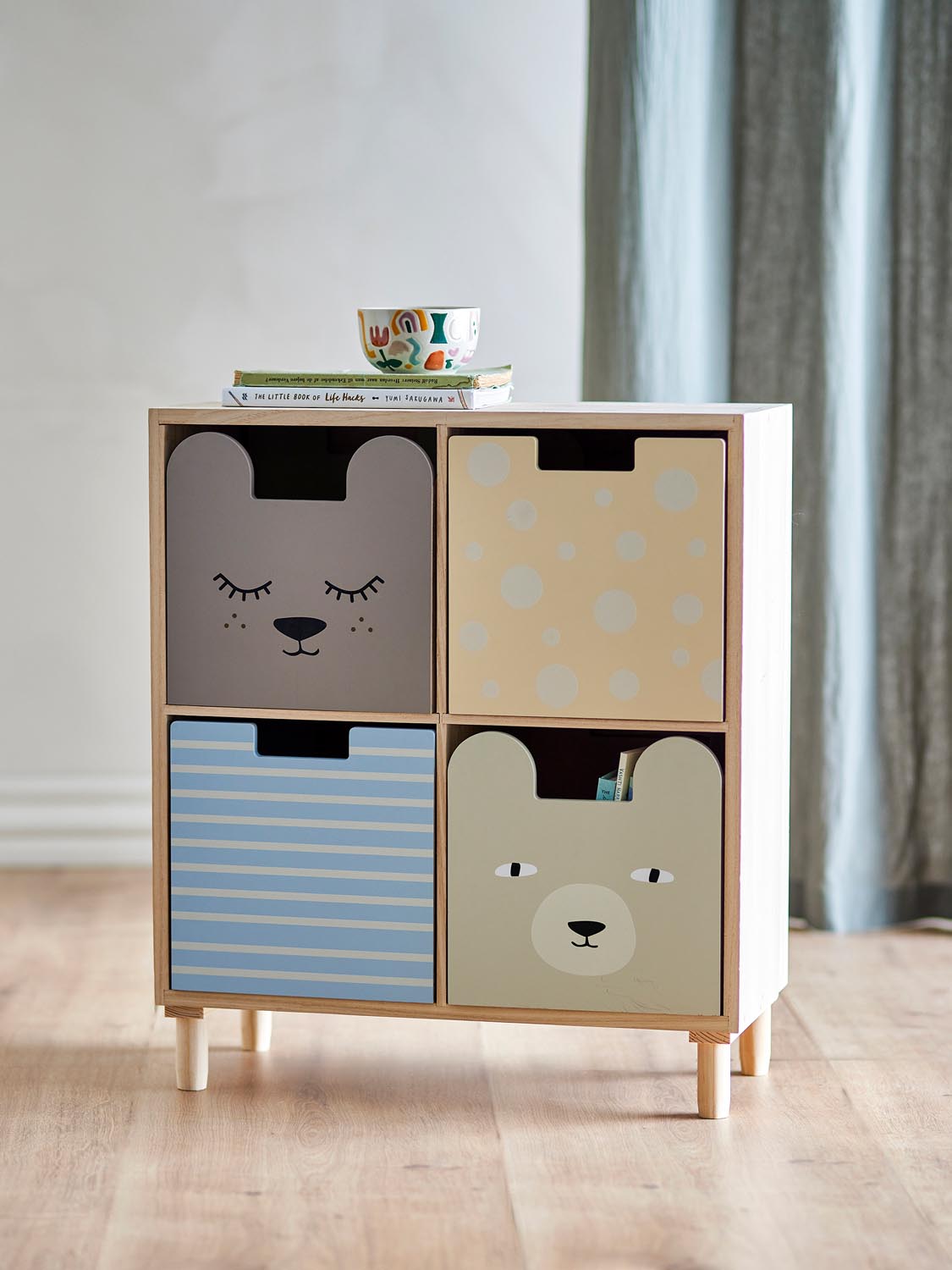 Calle Bücherregal mit Schubladen, Bunt, Paulownia in Multi präsentiert im Onlineshop von KAQTU Design AG. Bücherregal ist von Bloomingville Mini