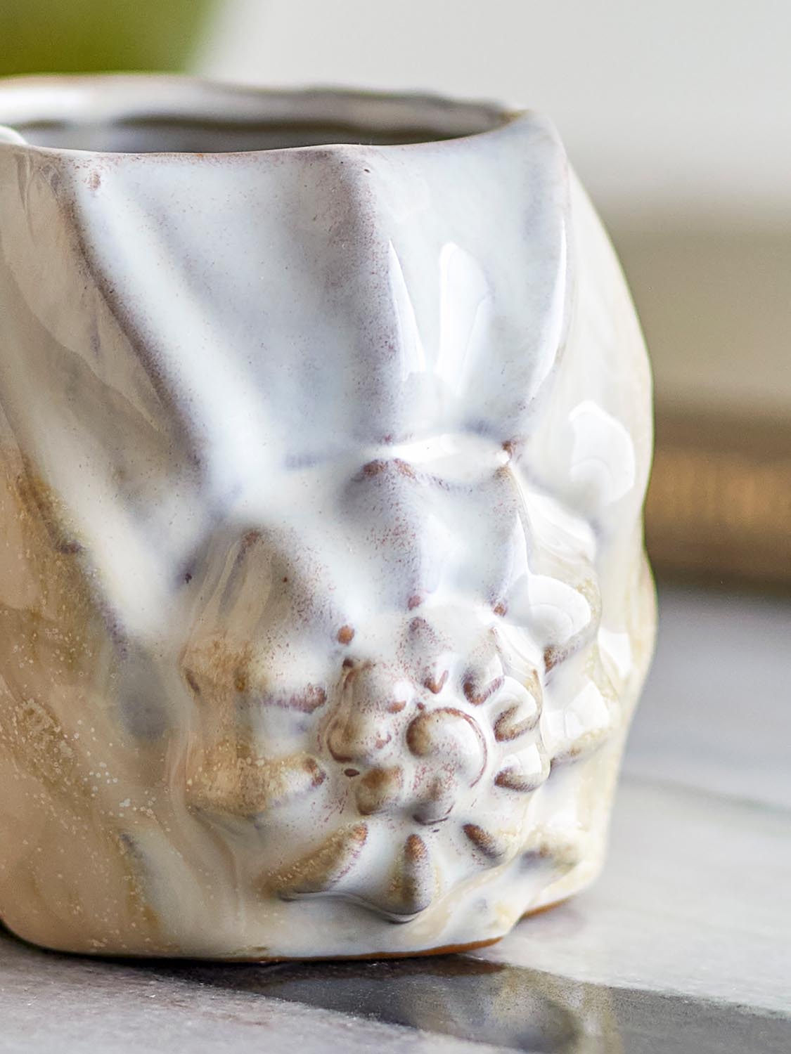 Corelia Tasse, Natur, Steingut in Nature präsentiert im Onlineshop von KAQTU Design AG. Tasse ist von Bloomingville