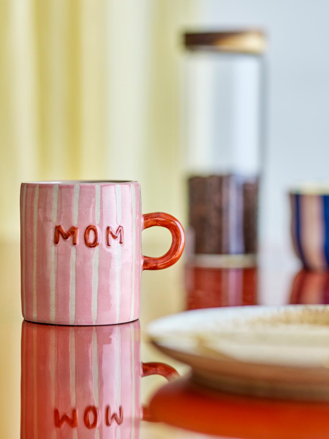 Cherish Becher, Rose, Steingut in Rose präsentiert im Onlineshop von KAQTU Design AG. Tasse ist von Bloomingville