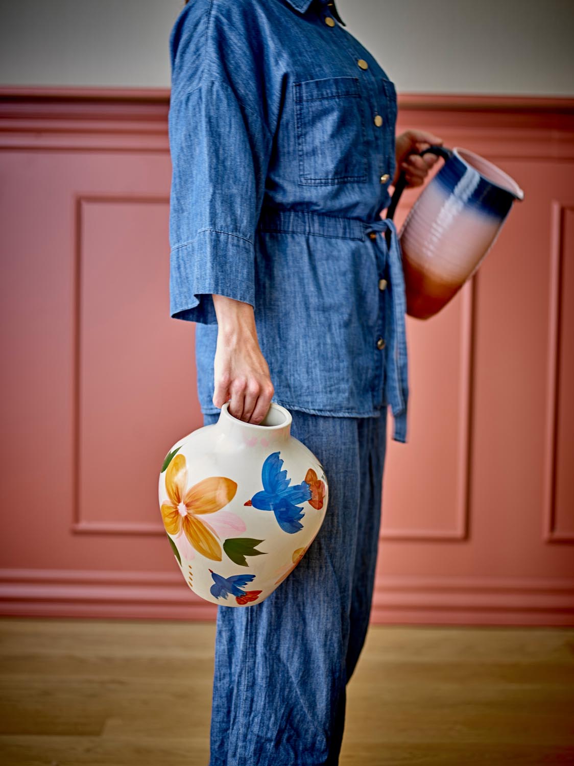 Maricala Vase, Bunt, Steingut in Multi präsentiert im Onlineshop von KAQTU Design AG. Vase ist von Bloomingville
