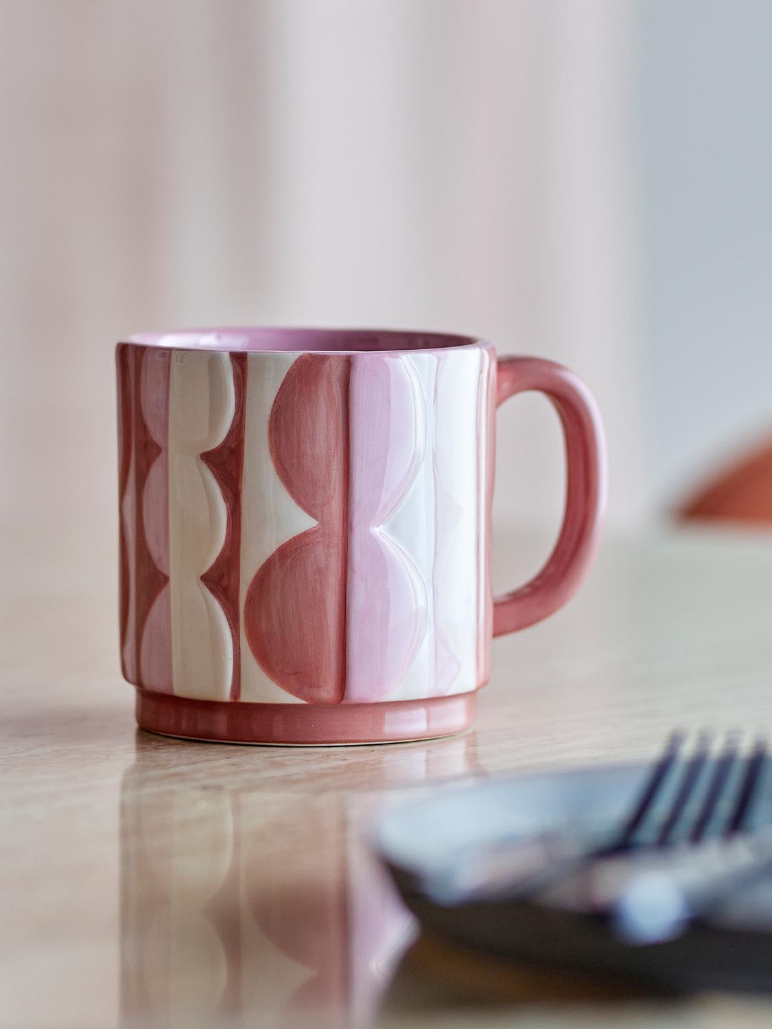 Saul Becher, Rose, Steingut in Rose präsentiert im Onlineshop von KAQTU Design AG. Tasse ist von Bloomingville